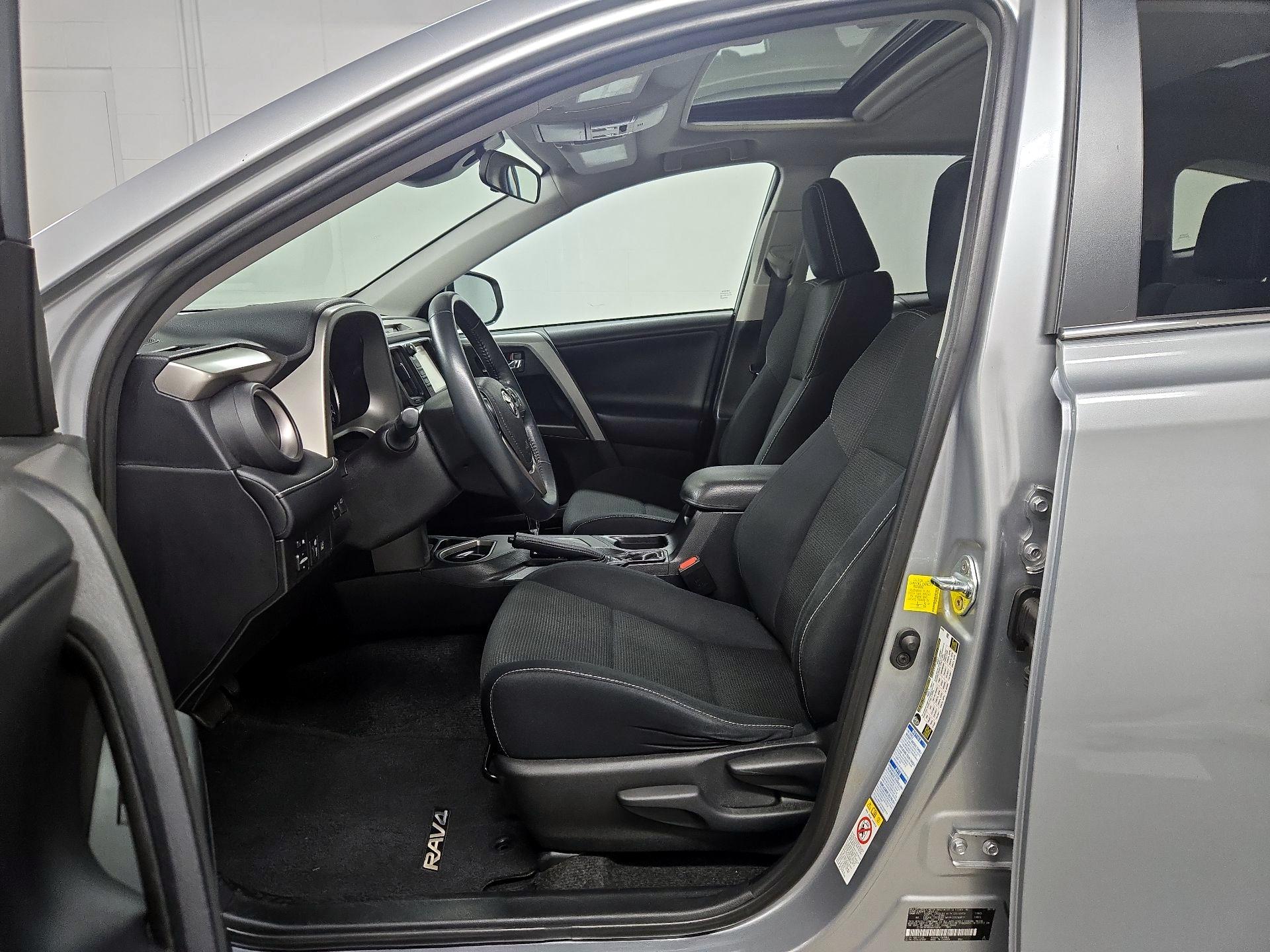 Thumbnail: 2016 Toyota RAV4 - 11