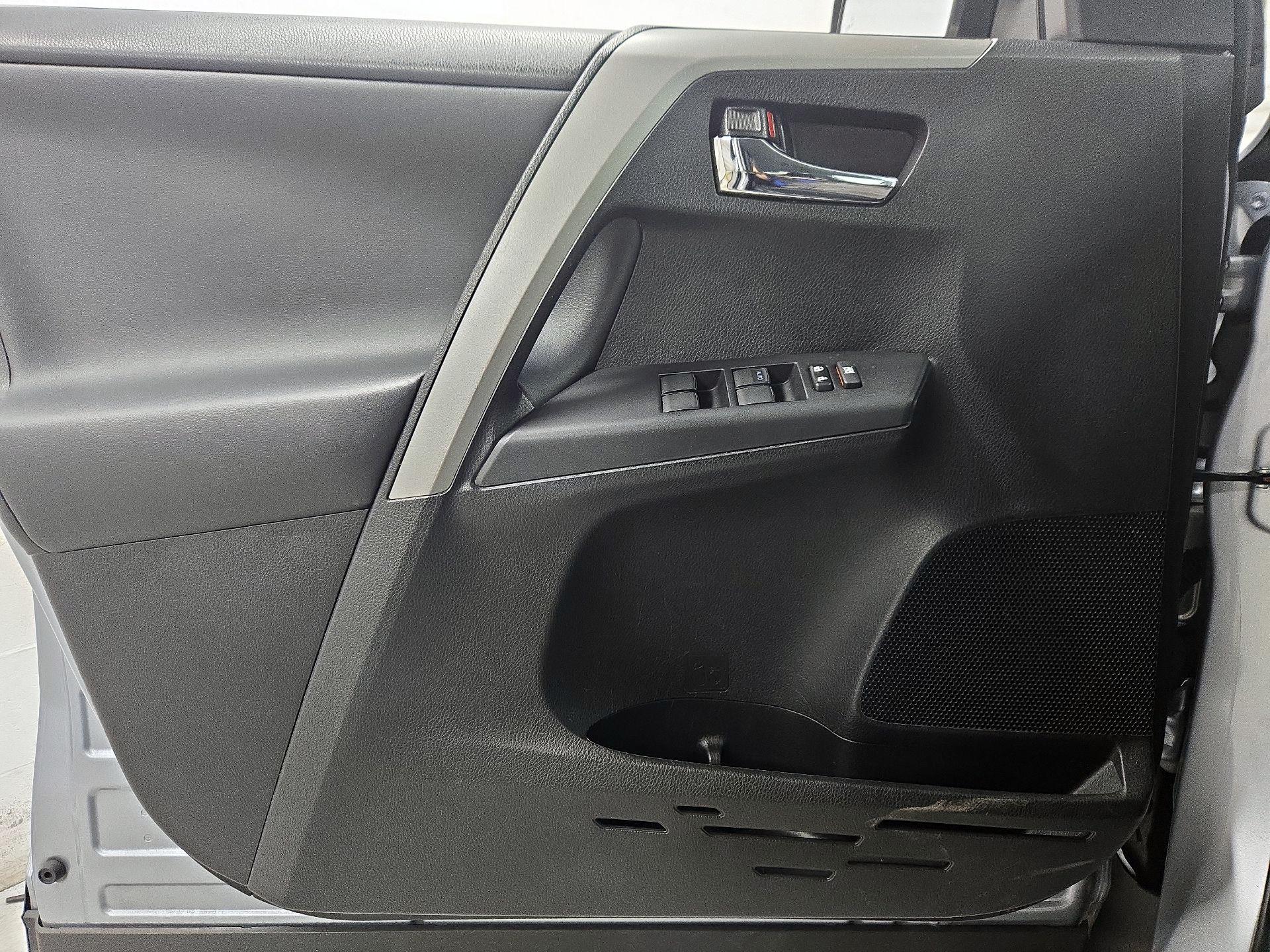Thumbnail: 2016 Toyota RAV4 - 12