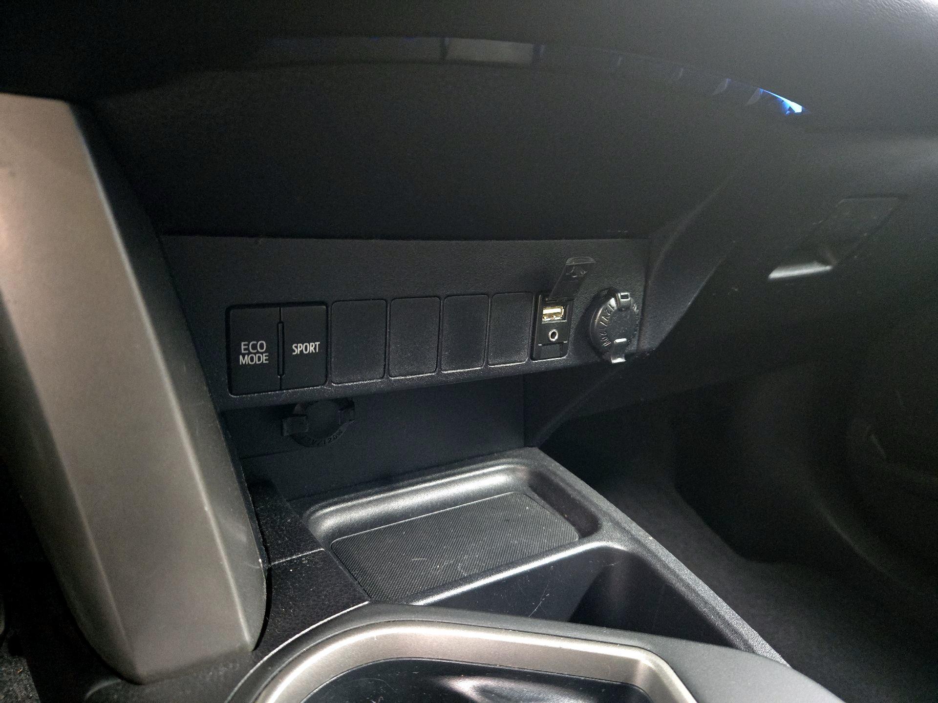 Thumbnail: 2016 Toyota RAV4 - 19