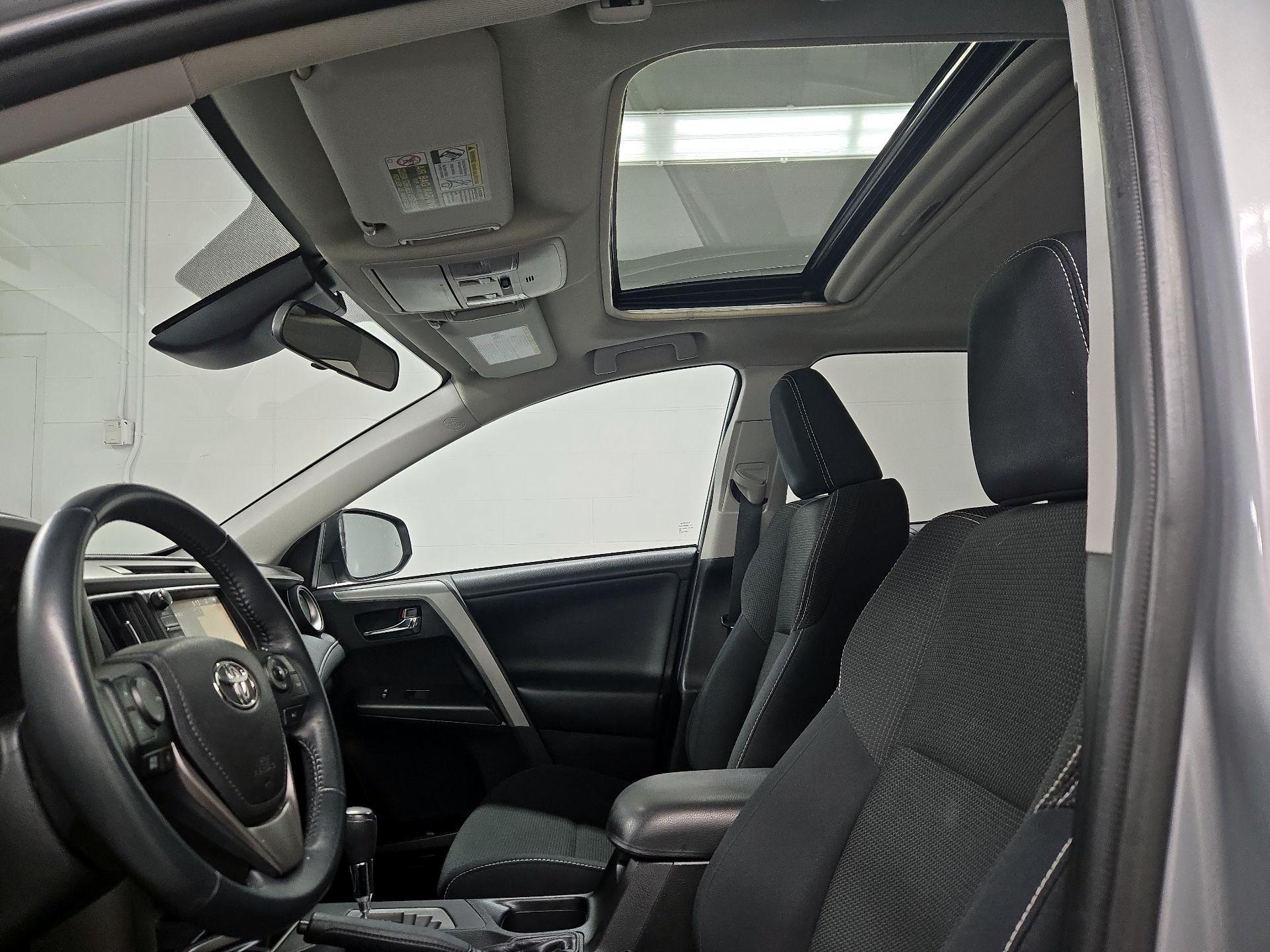 Thumbnail: 2016 Toyota RAV4 - 20