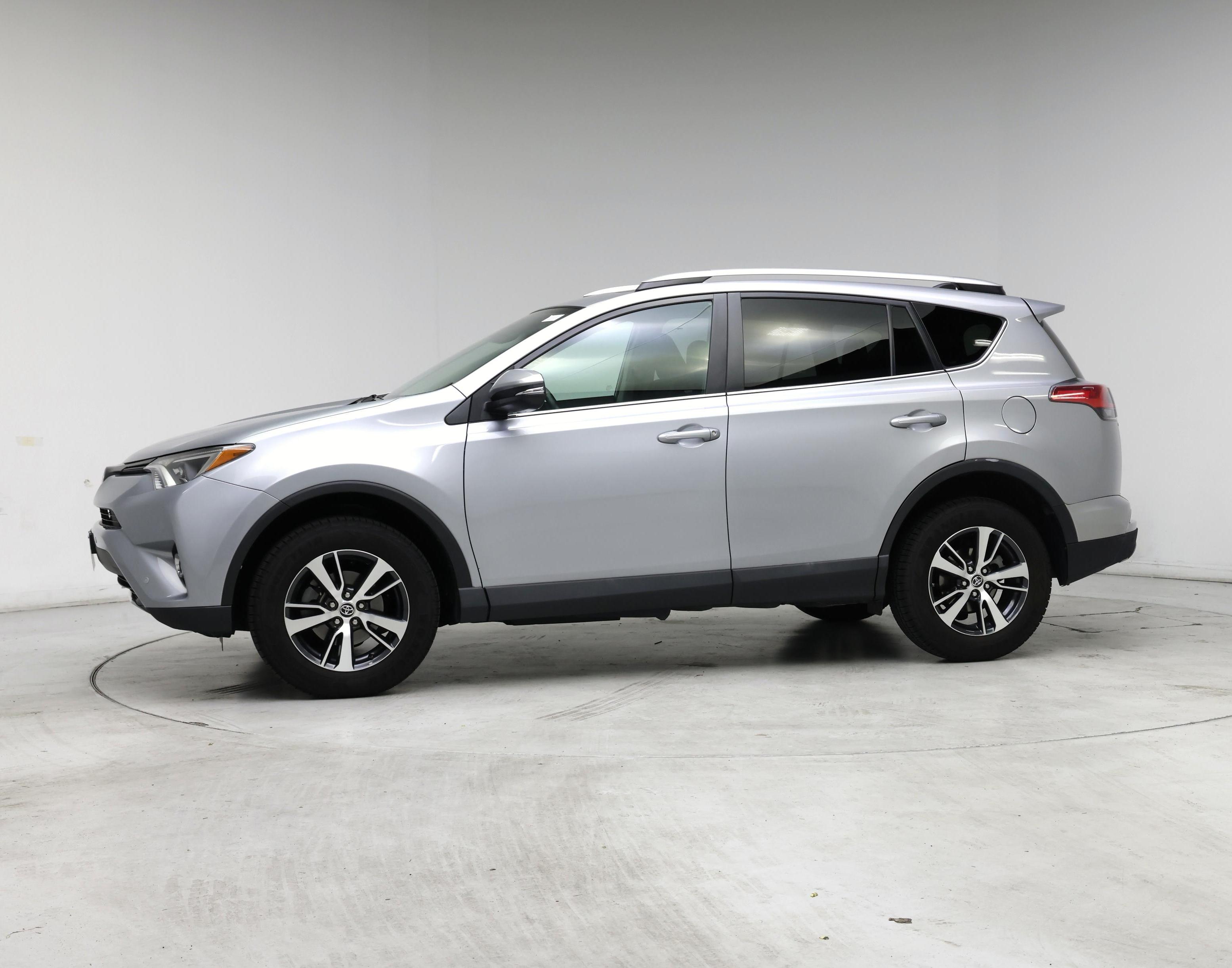 Thumbnail: 2016 Toyota RAV4 - 3