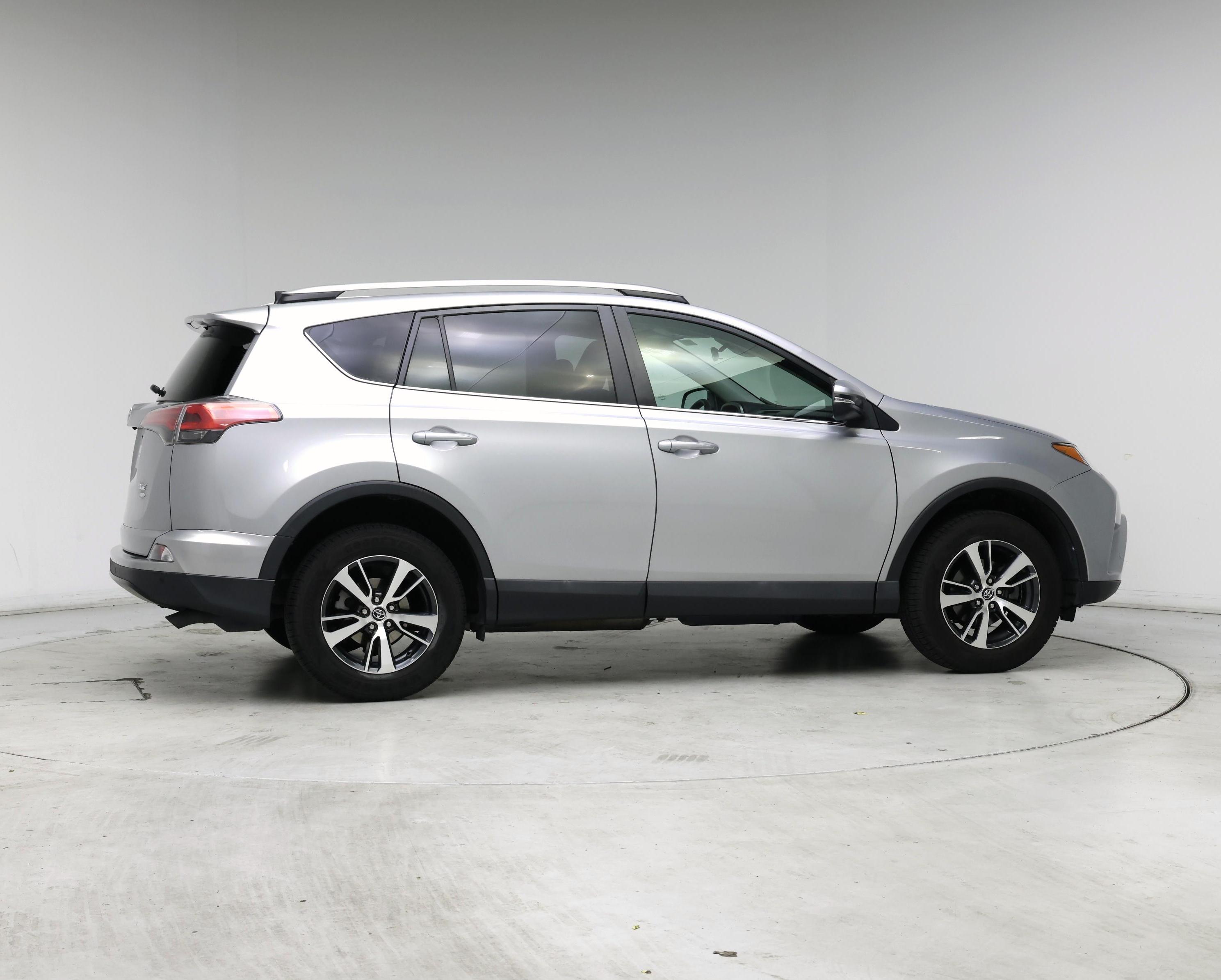 Thumbnail: 2016 Toyota RAV4 - 7