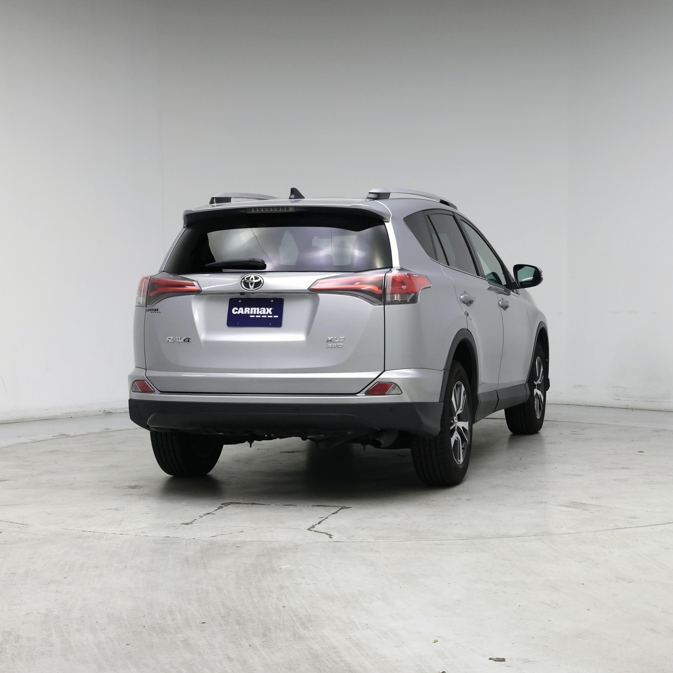 Thumbnail: 2016 Toyota RAV4 - 8