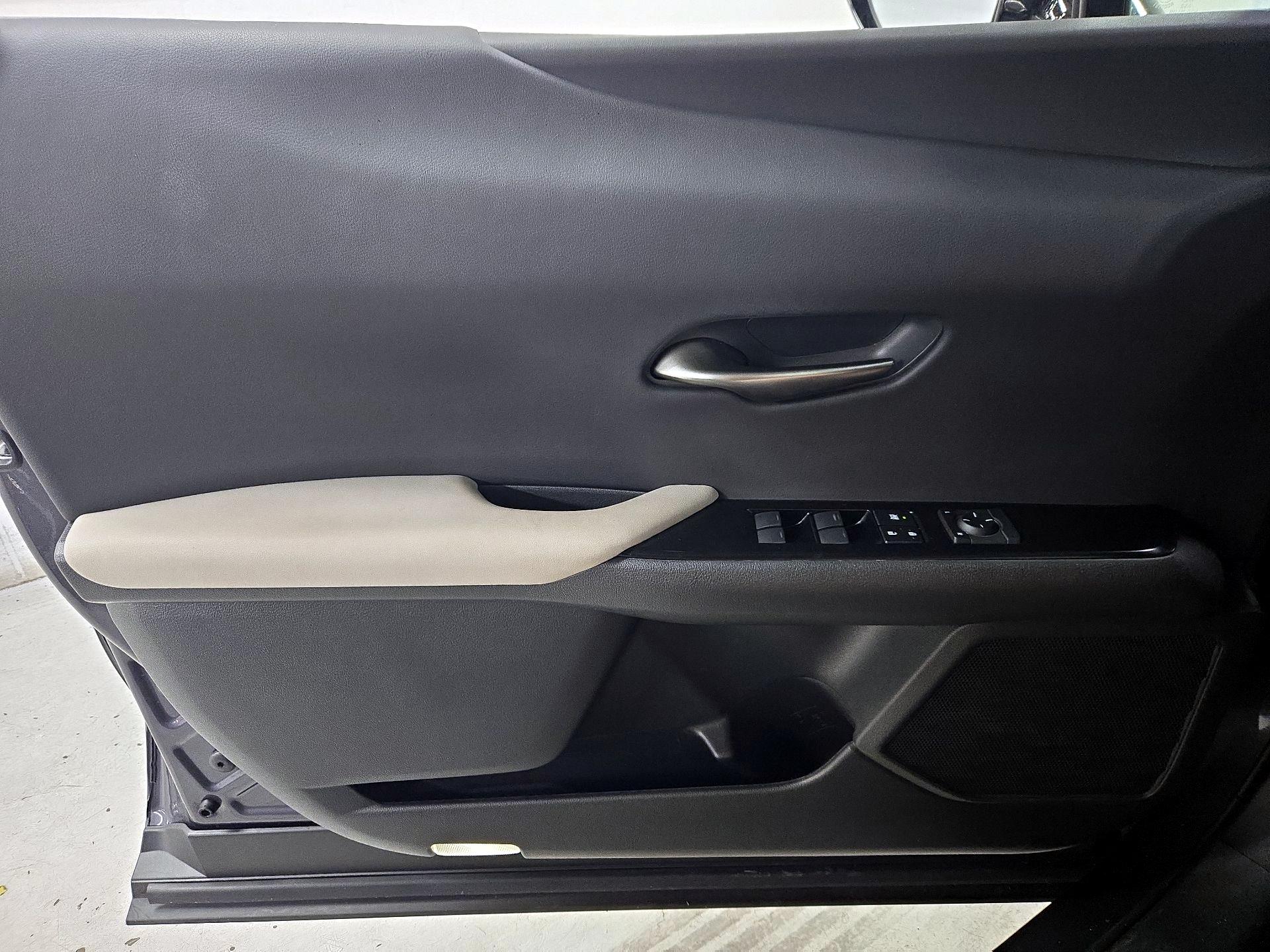 Thumbnail: 2022 Lexus UX - 12