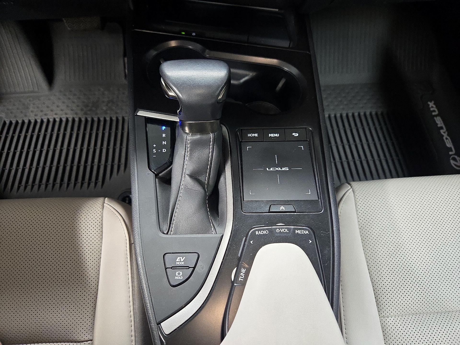 Thumbnail: 2022 Lexus UX - 17