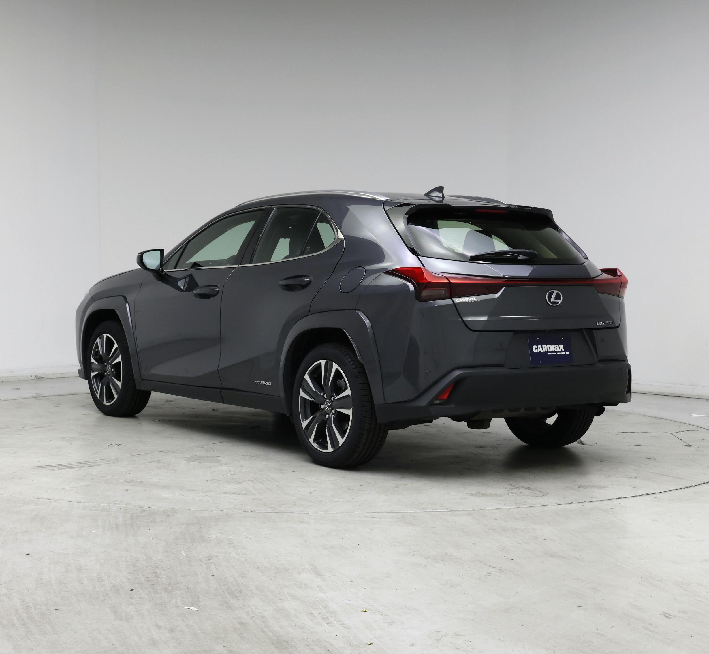 Thumbnail: 2022 Lexus UX - 2