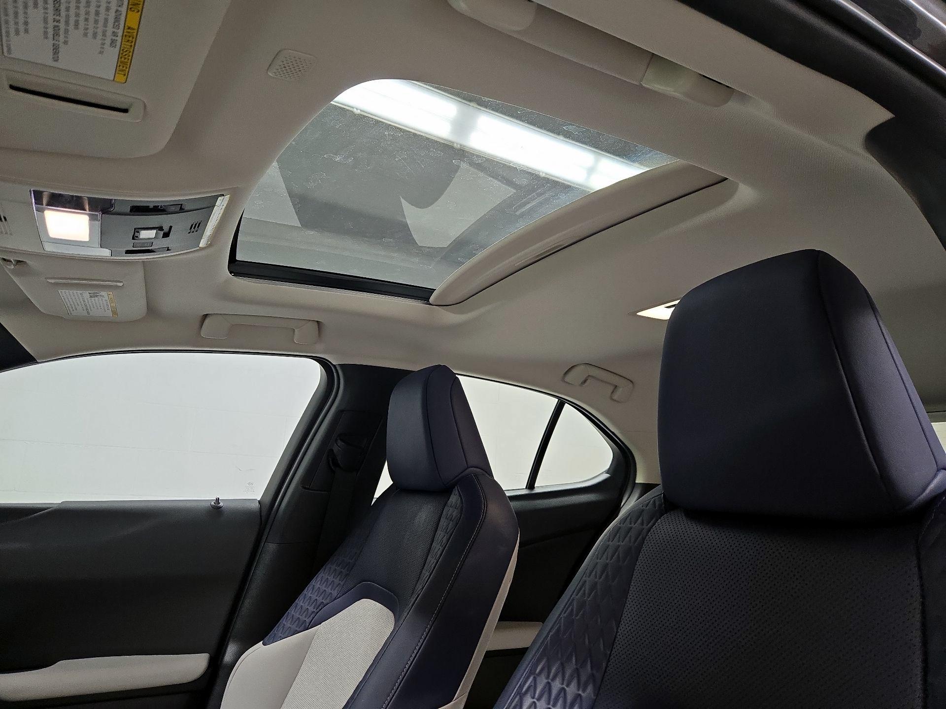 Thumbnail: 2022 Lexus UX - 19