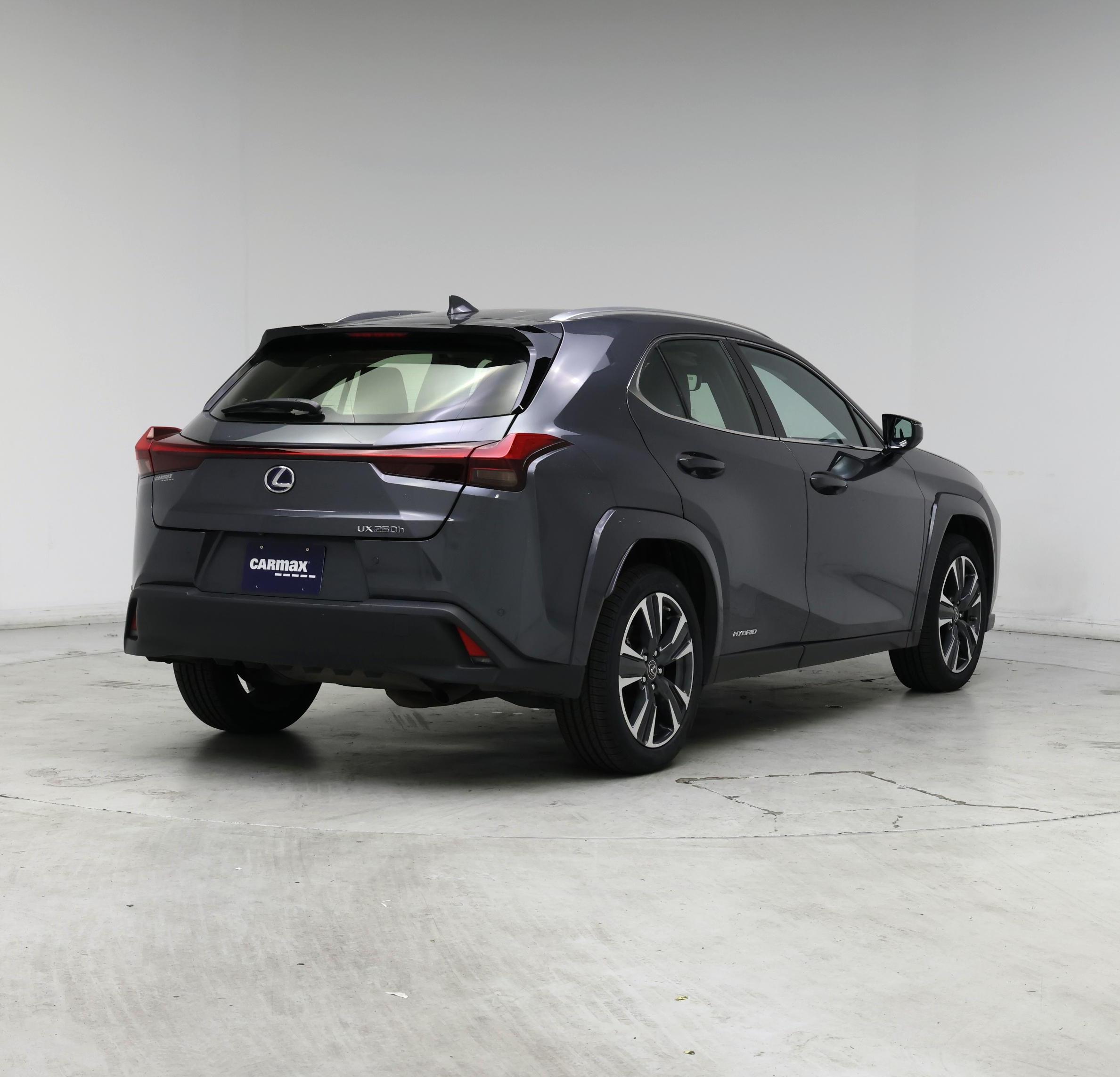 Thumbnail: 2022 Lexus UX - 8