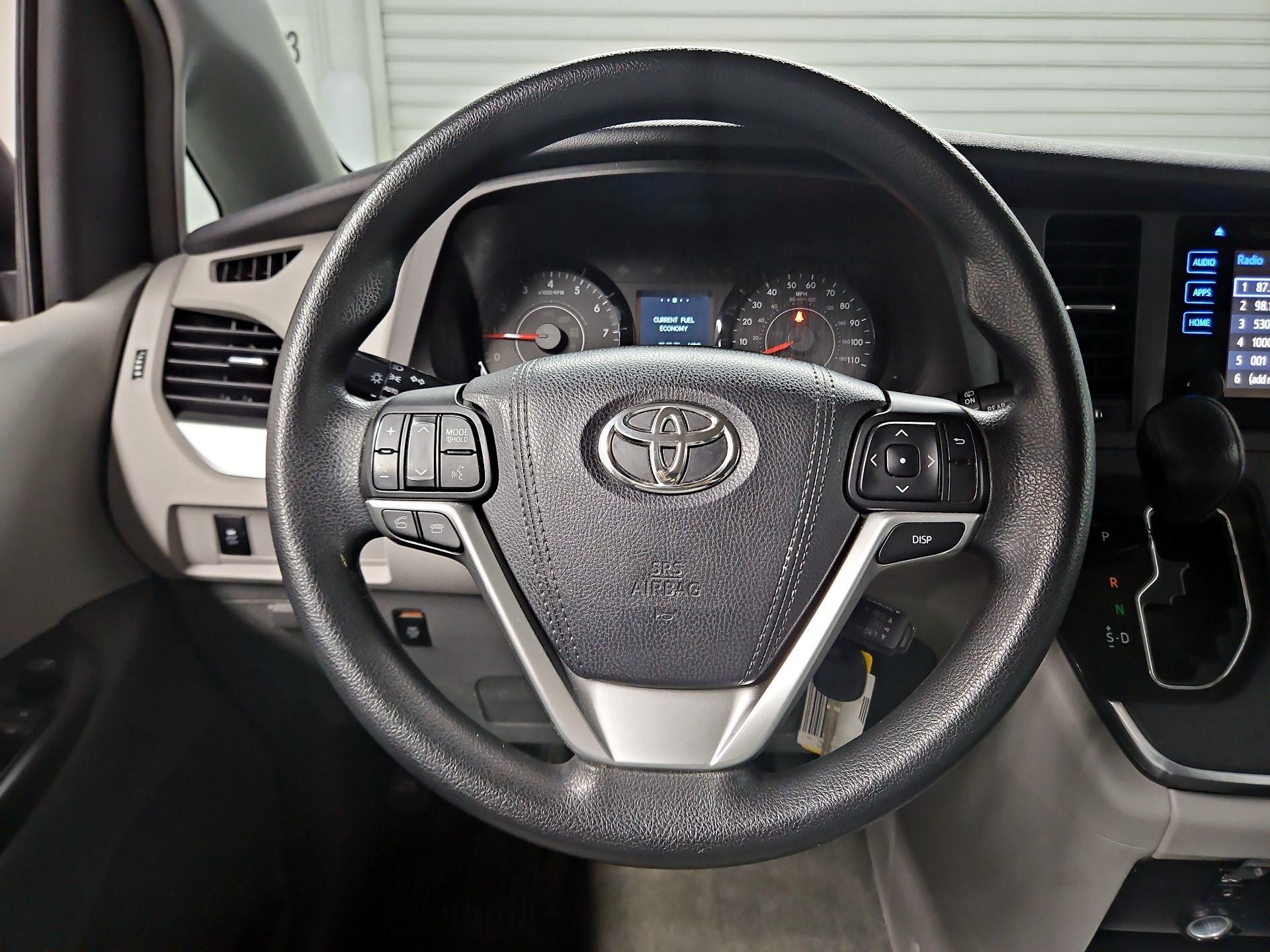 Thumbnail: 2015 Toyota Sienna - 10