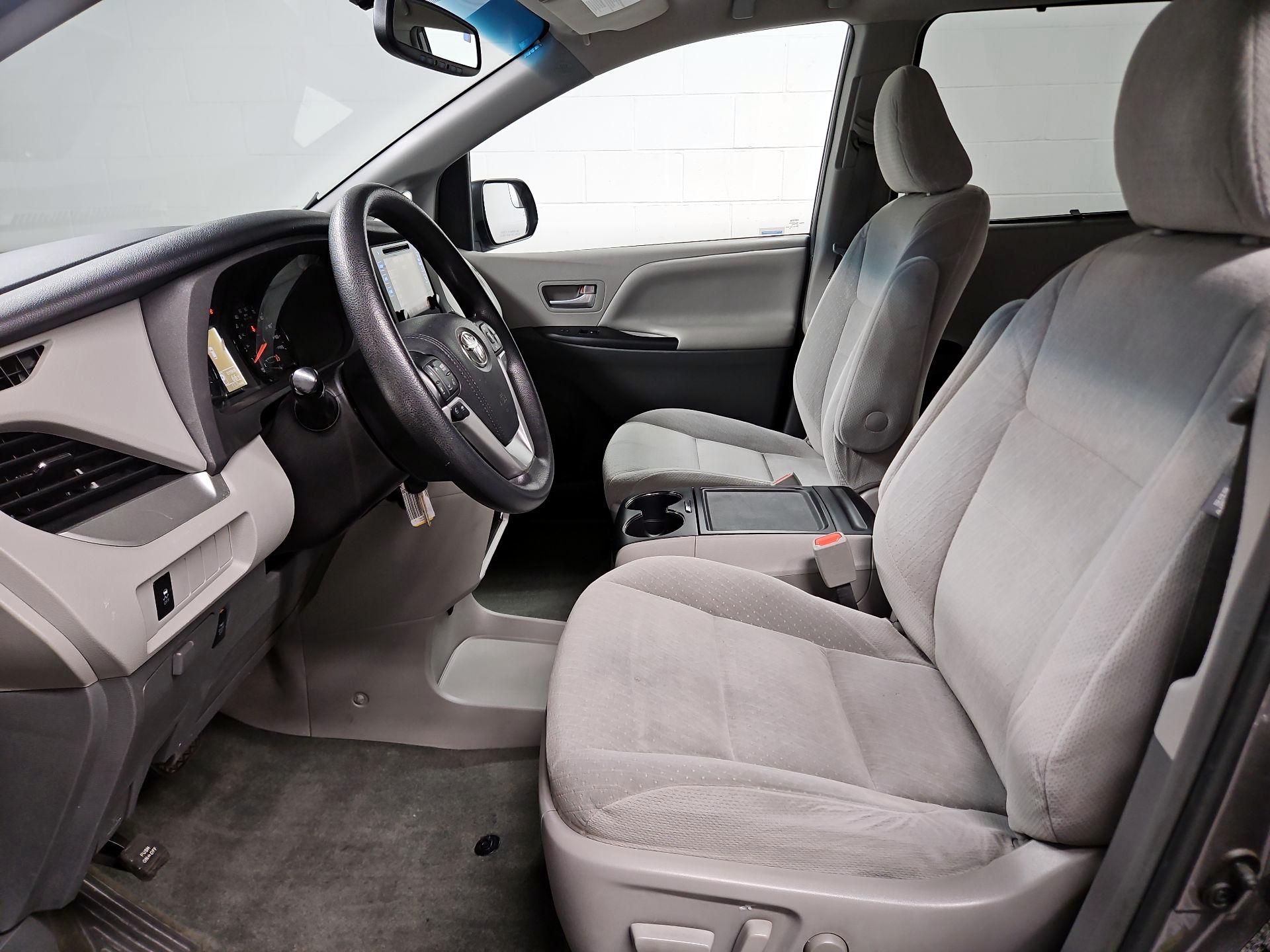 Thumbnail: 2015 Toyota Sienna - 11