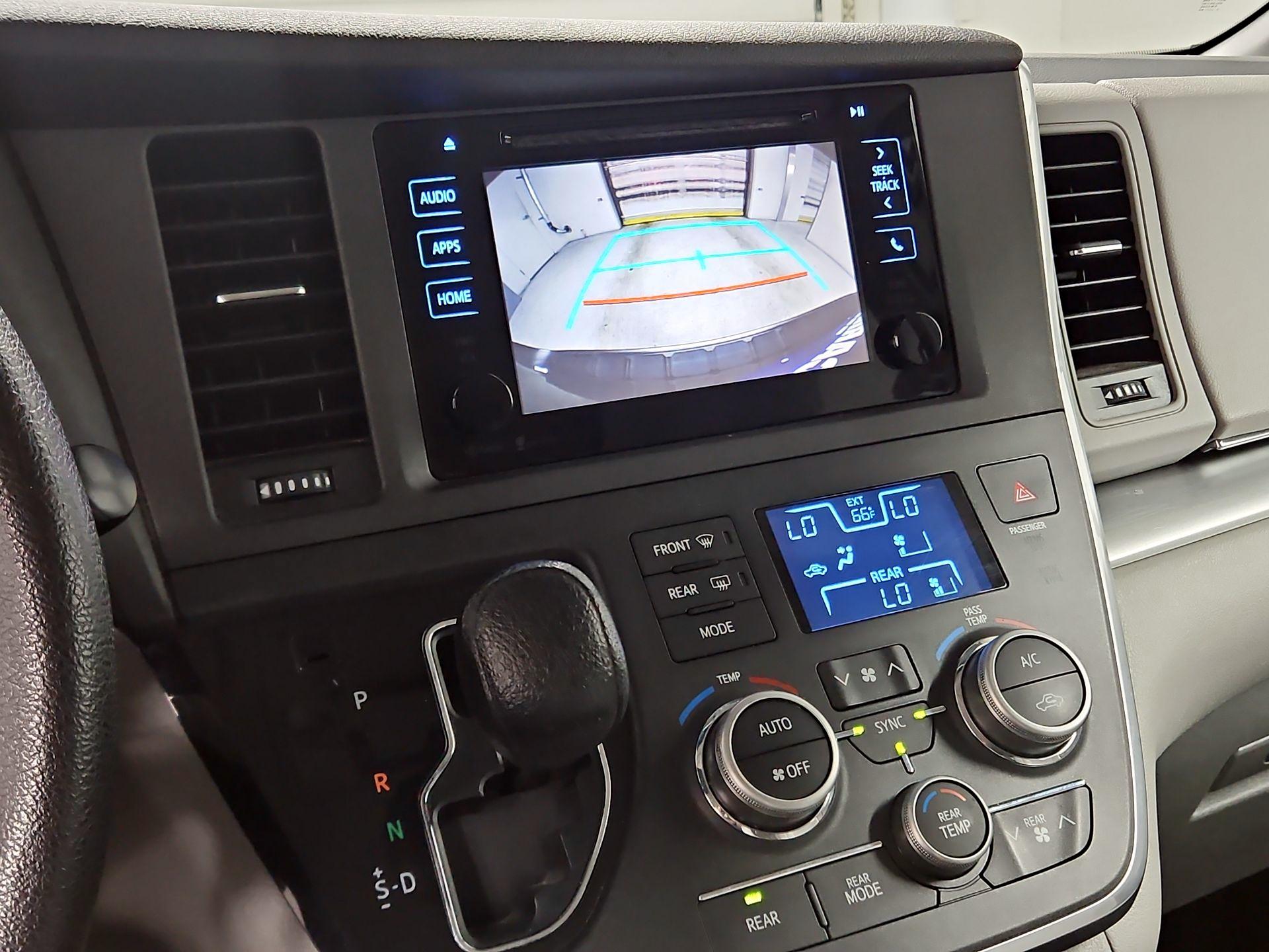 Thumbnail: 2015 Toyota Sienna - 14