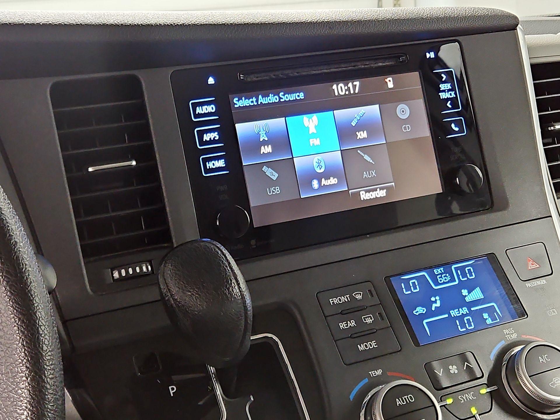 Thumbnail: 2015 Toyota Sienna - 15