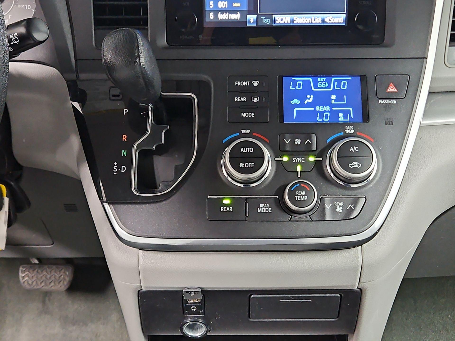Thumbnail: 2015 Toyota Sienna - 17