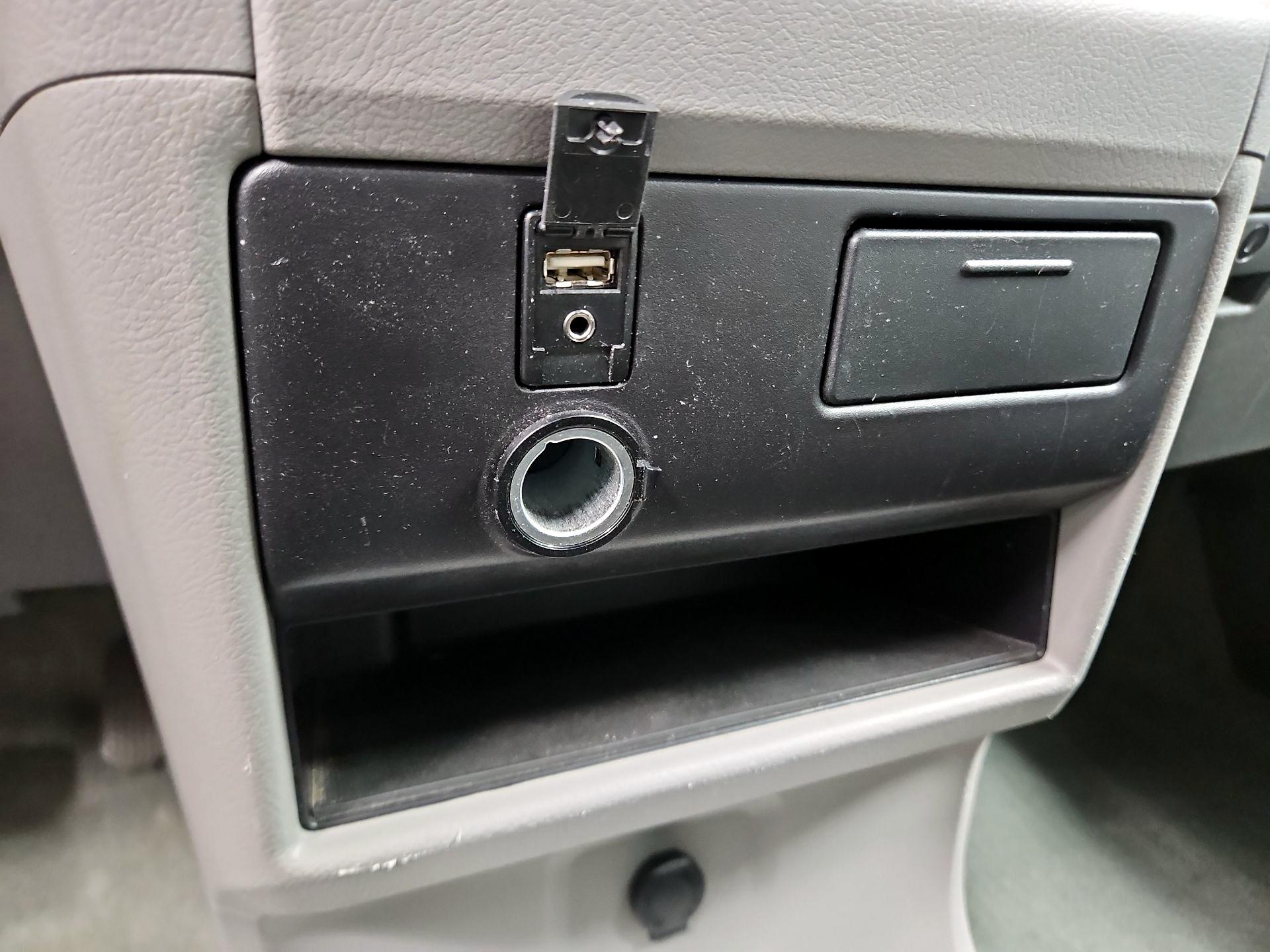 Thumbnail: 2015 Toyota Sienna - 18