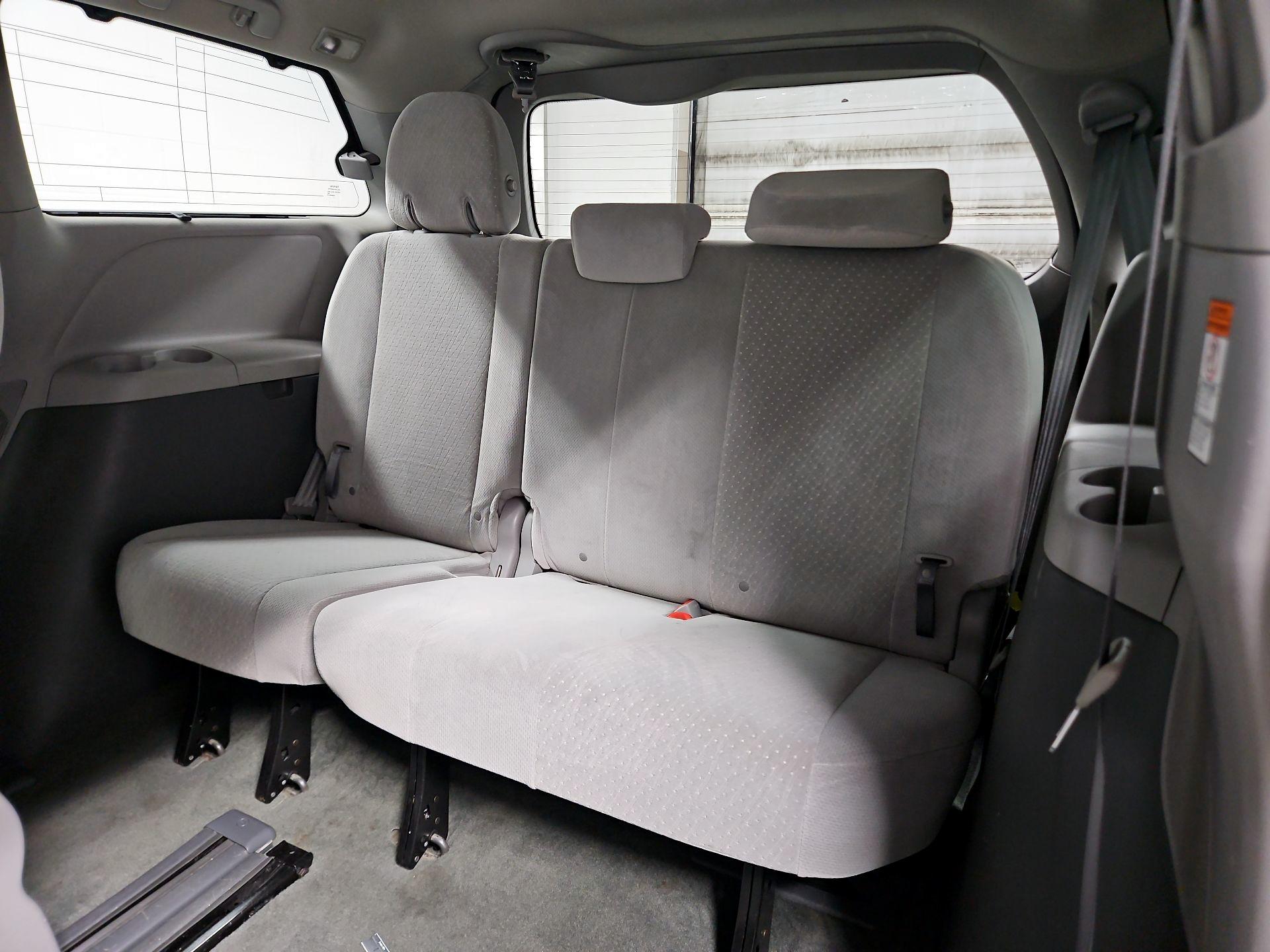 Thumbnail: 2015 Toyota Sienna - 20