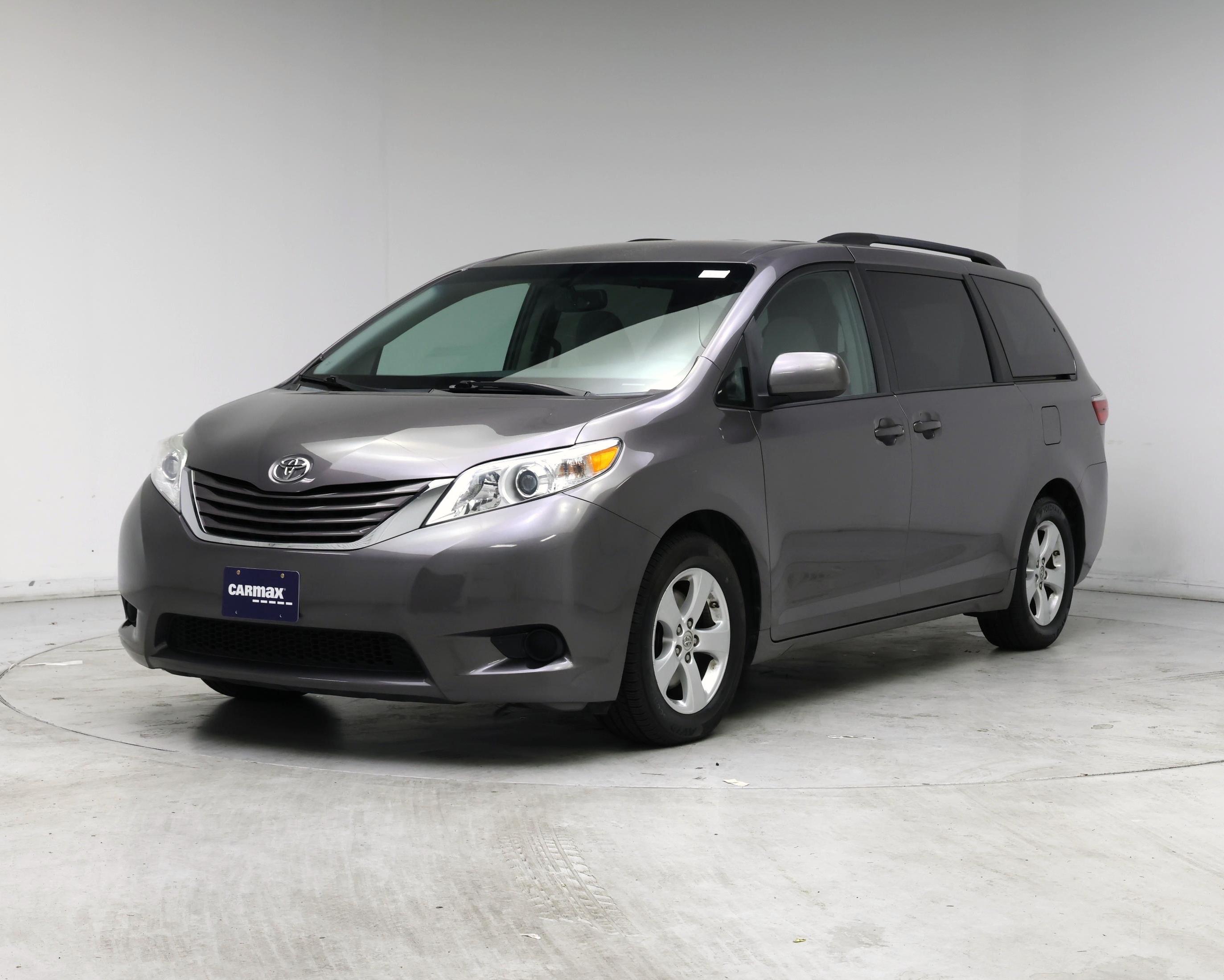 Thumbnail: 2015 Toyota Sienna - 4
