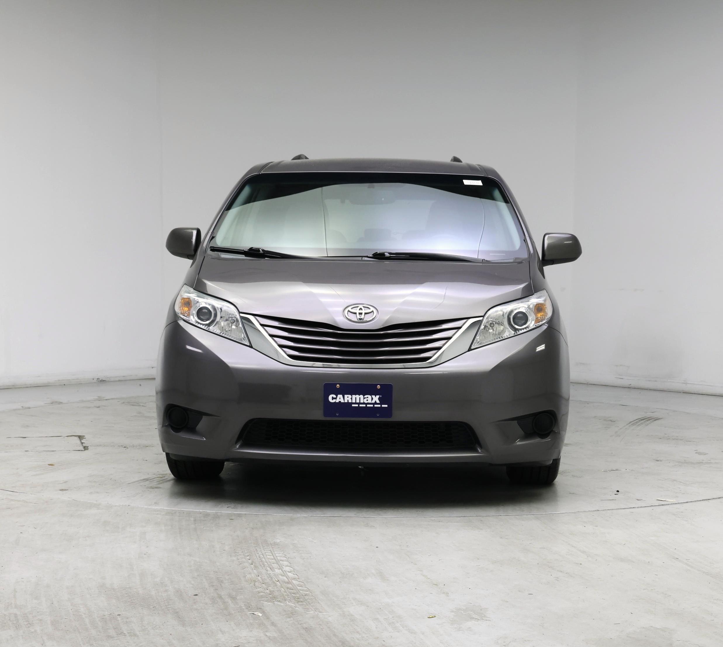 Thumbnail: 2015 Toyota Sienna - 5