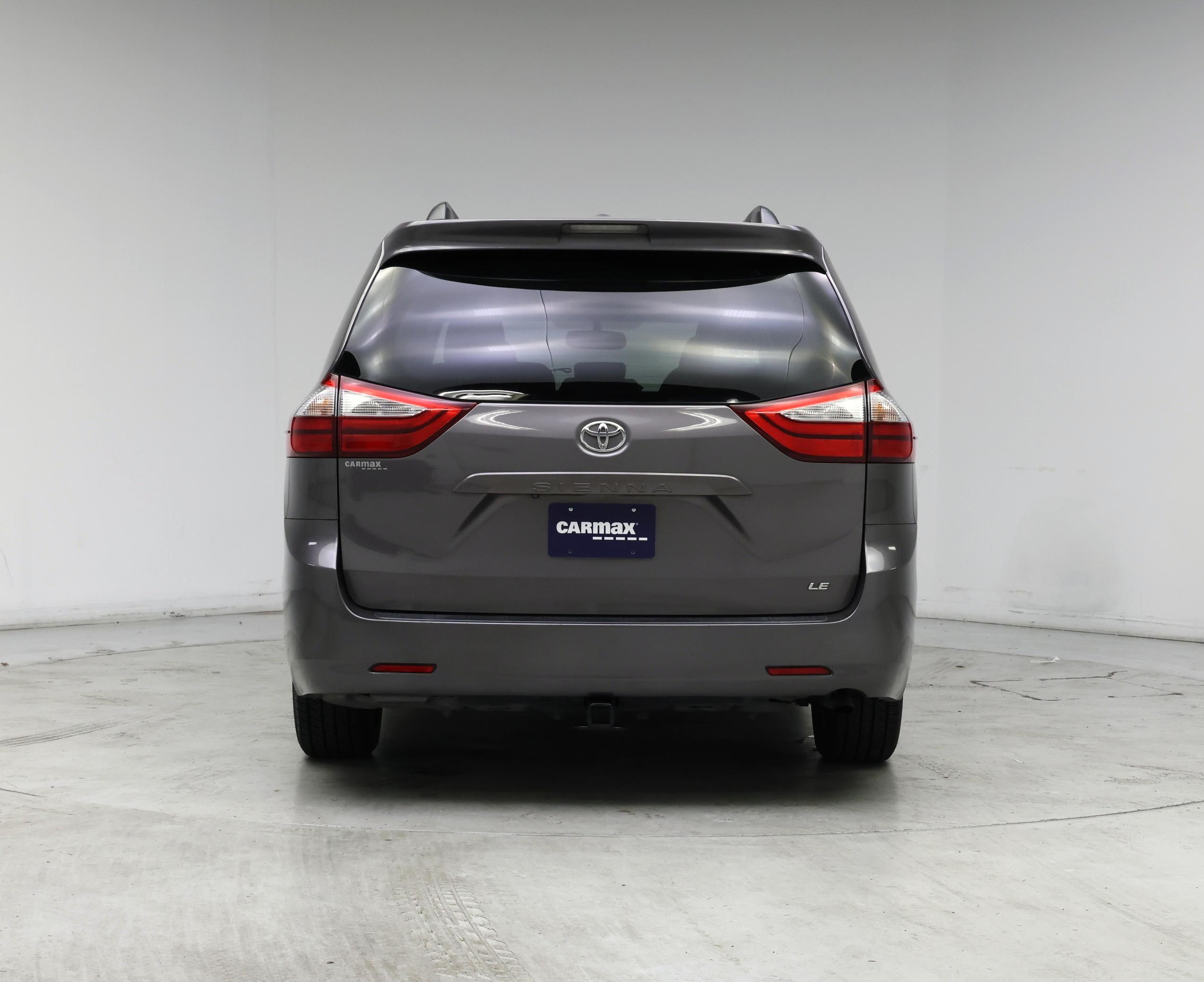 Thumbnail: 2015 Toyota Sienna - 6