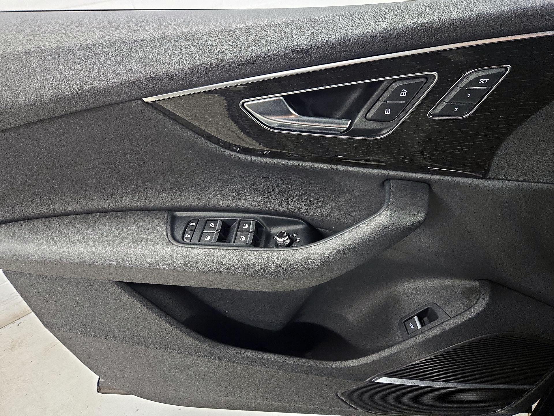 Thumbnail: 2021 Audi Q7 - 12