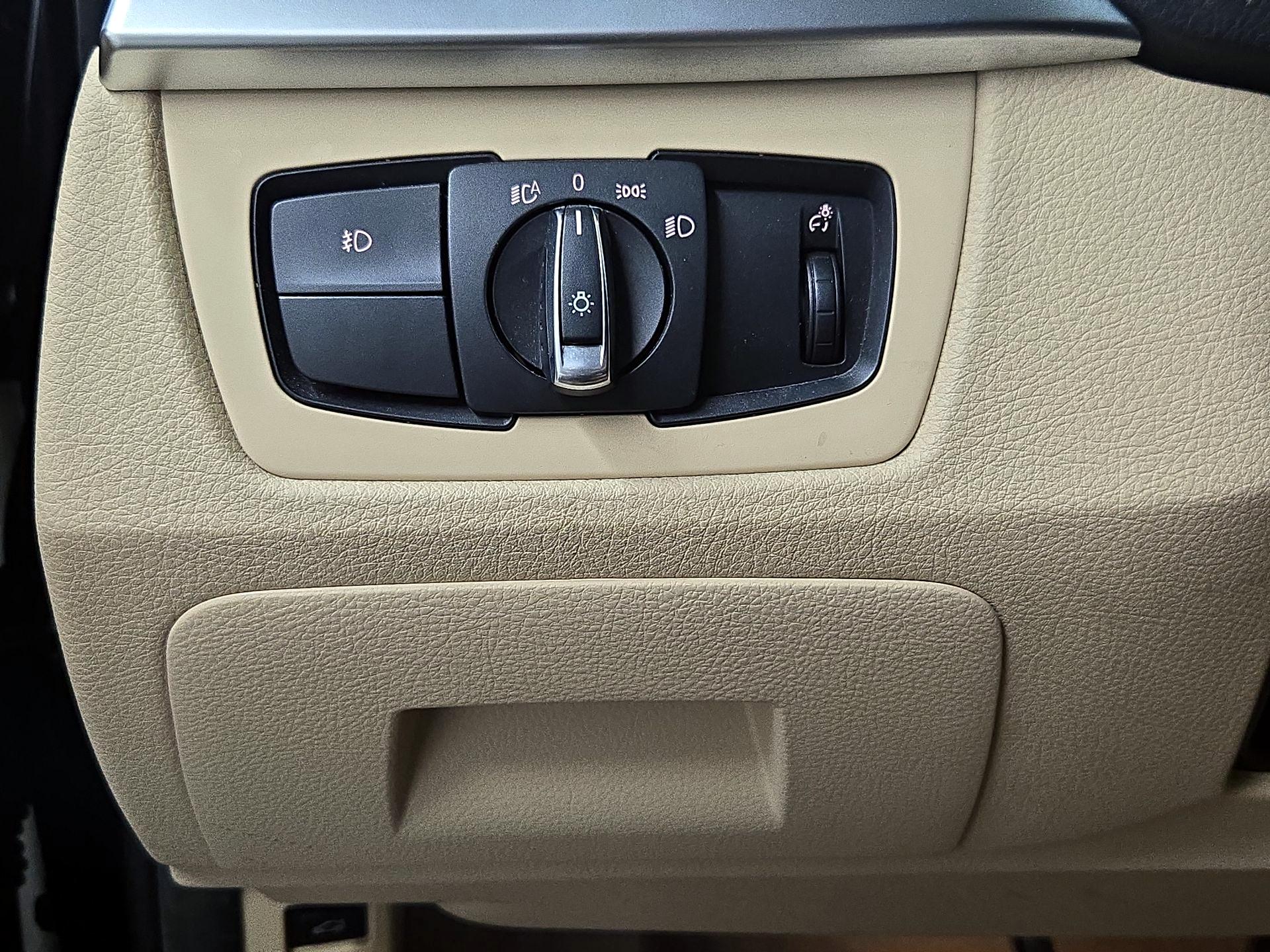 Thumbnail: 2015 BMW 3 Series - 13
