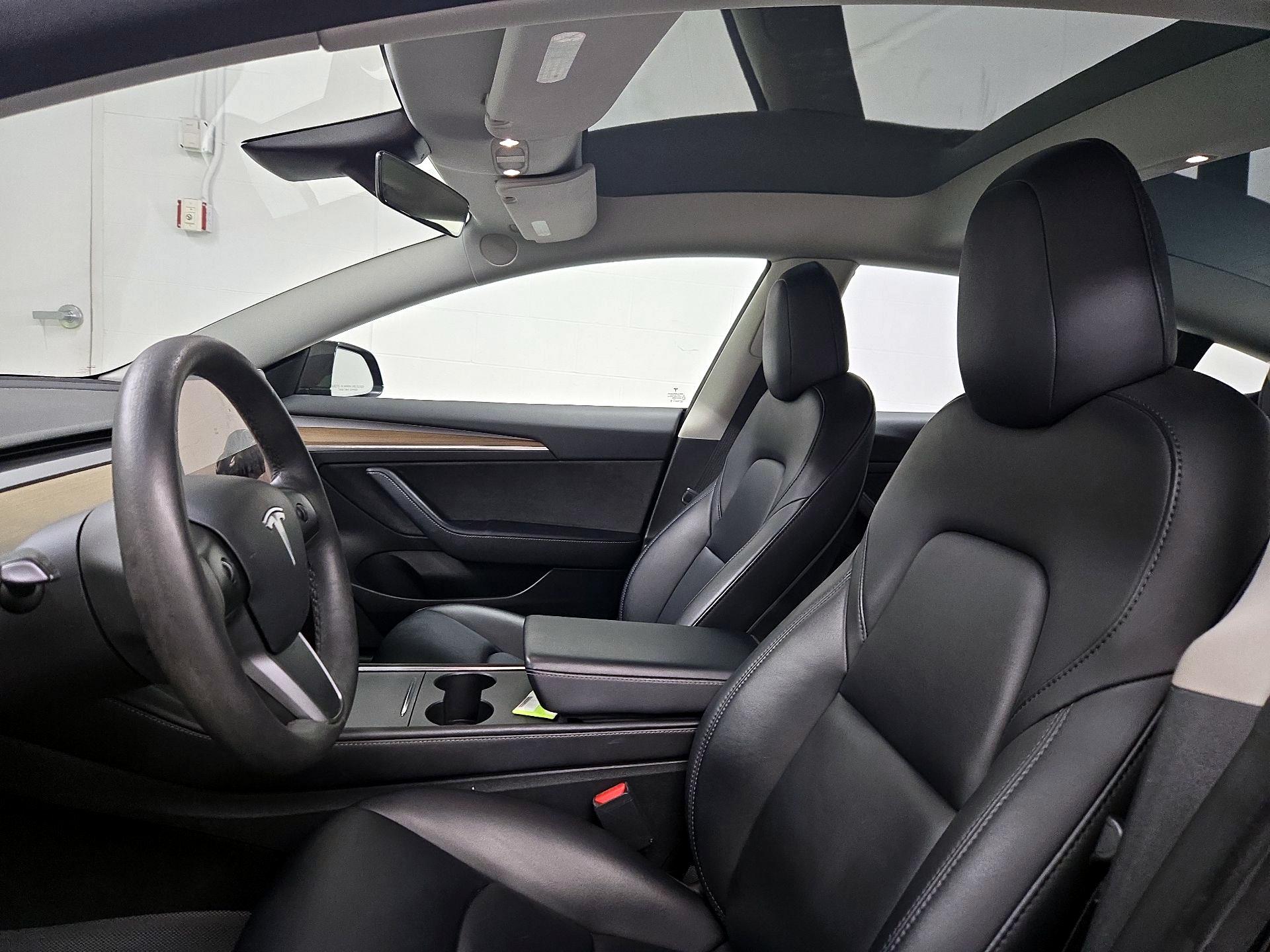 Thumbnail: 2023 Tesla Model 3 - 19