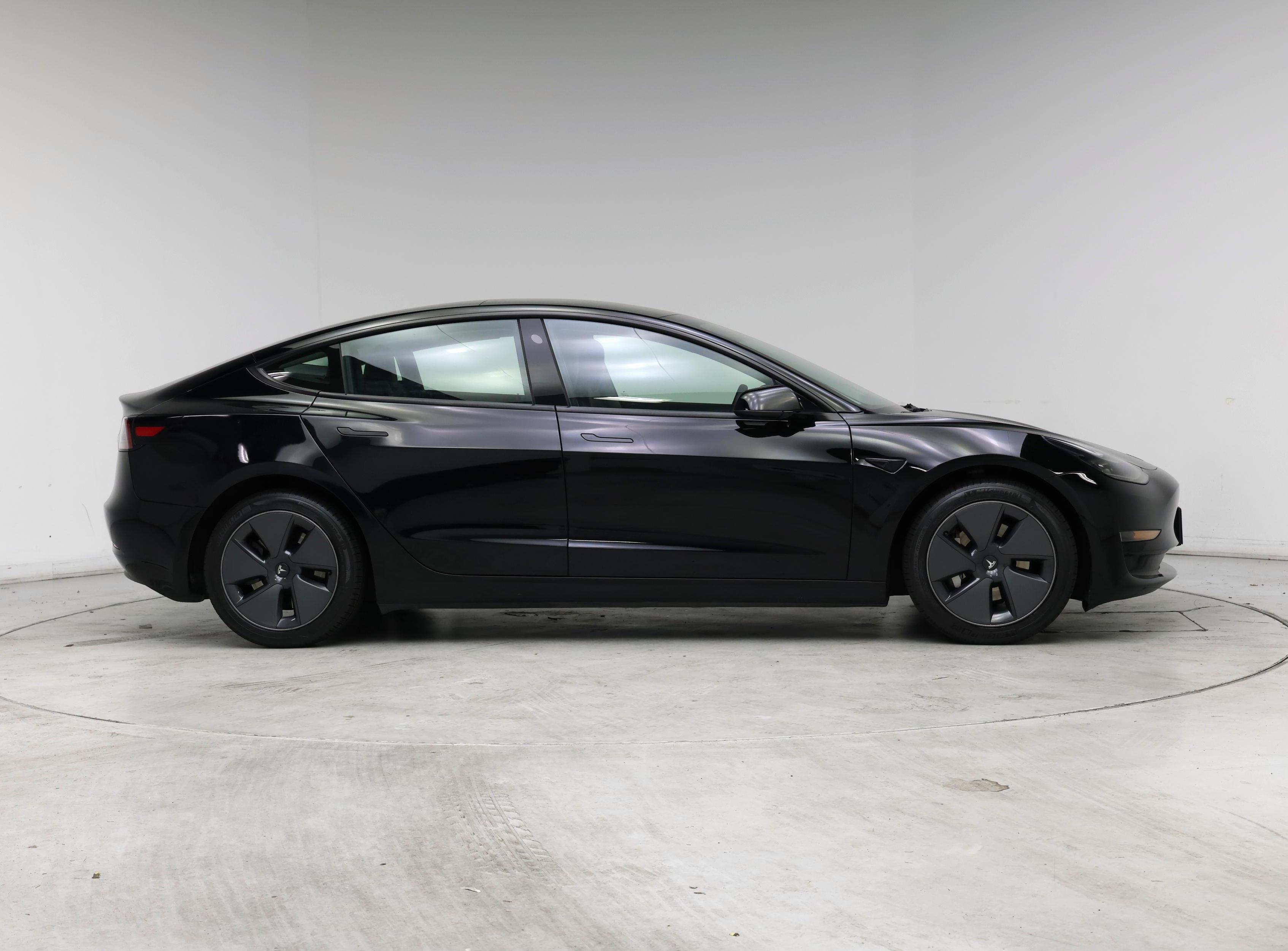 Thumbnail: 2023 Tesla Model 3 - 7