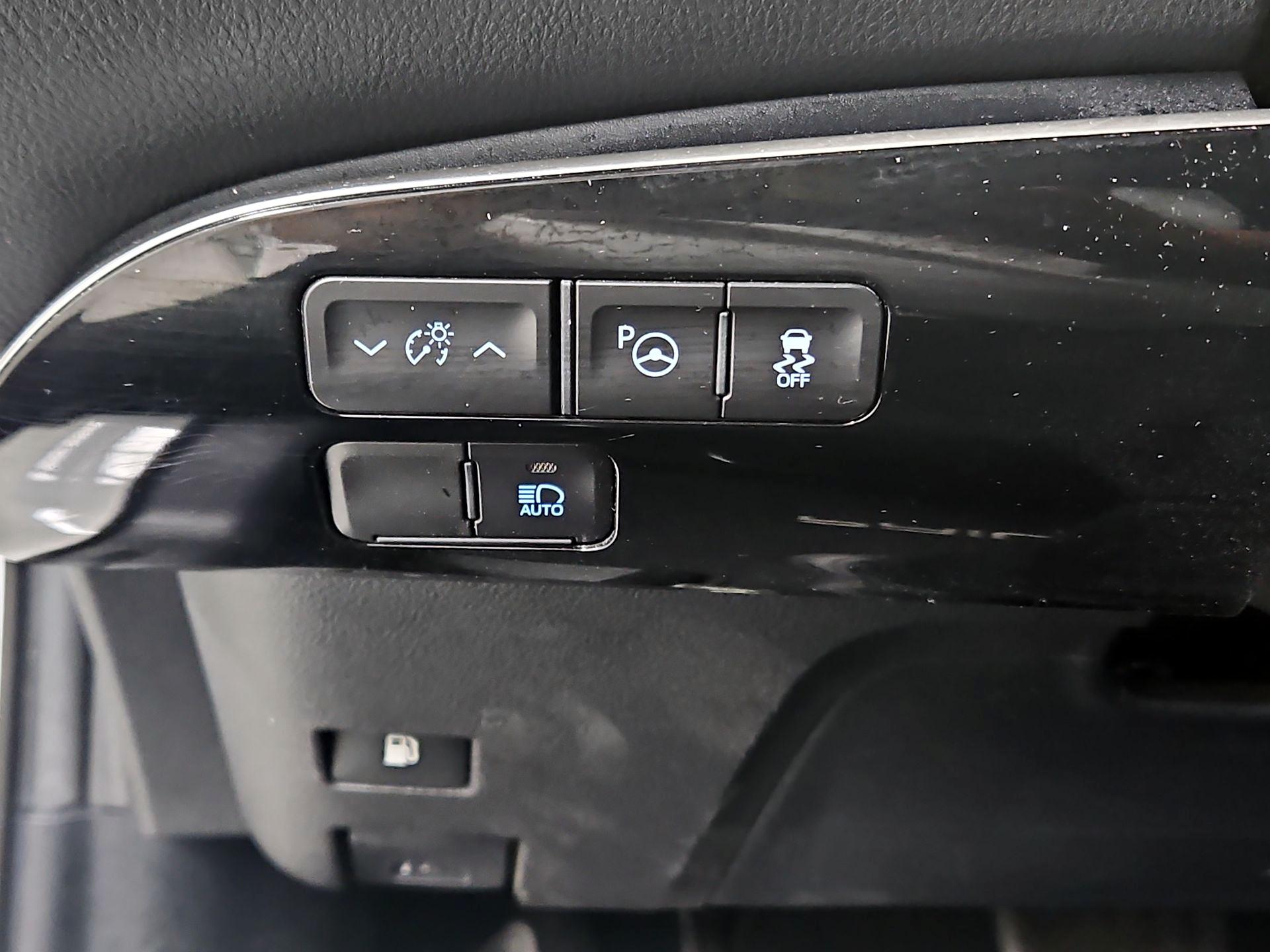 Thumbnail: 2019 Toyota Prius - 13