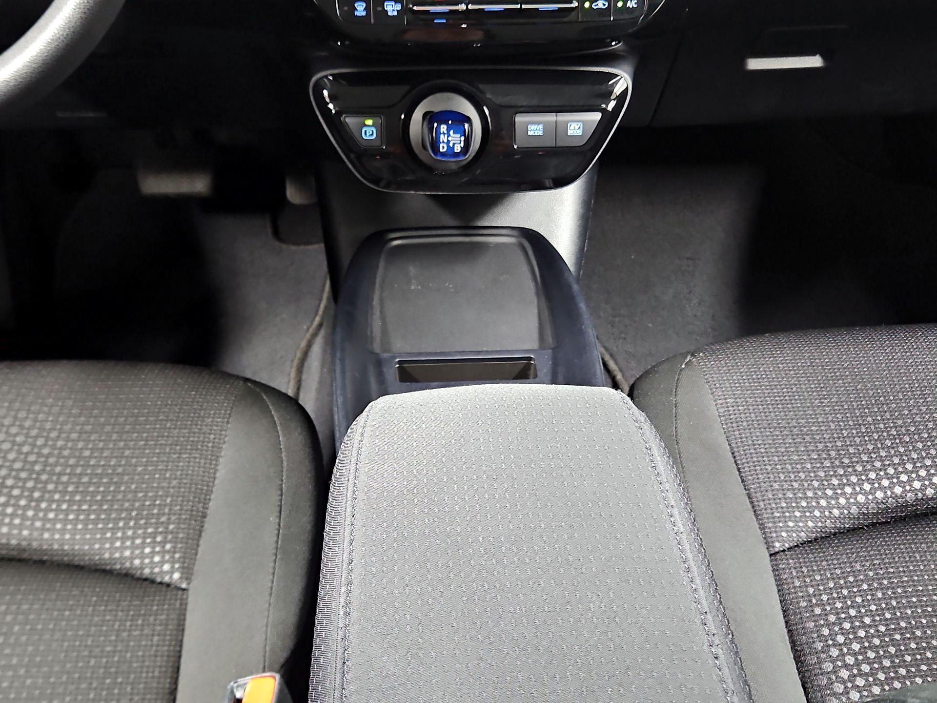Thumbnail: 2019 Toyota Prius - 17