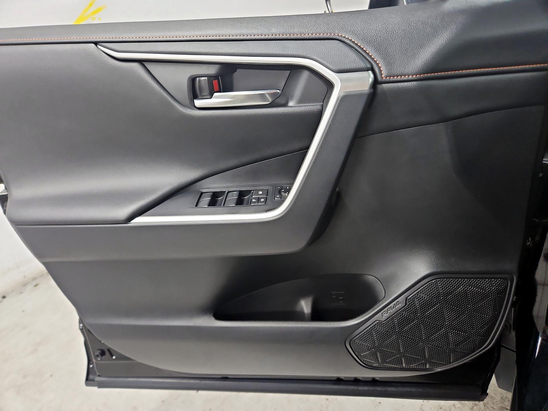 Thumbnail: 2019 Toyota RAV4 - 12
