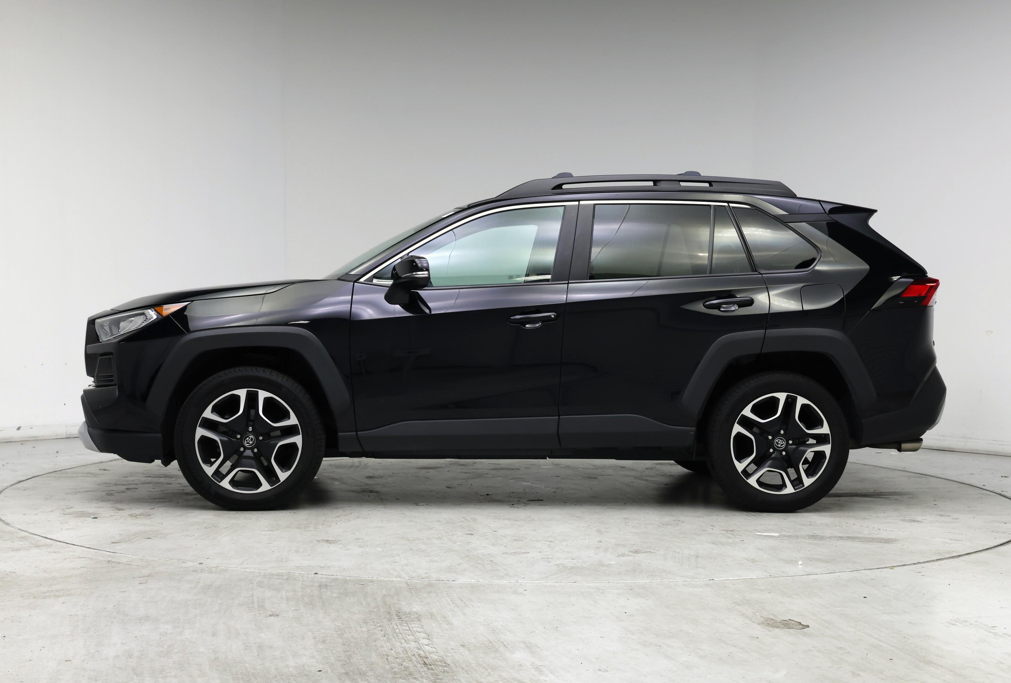 Thumbnail: 2019 Toyota RAV4 - 3