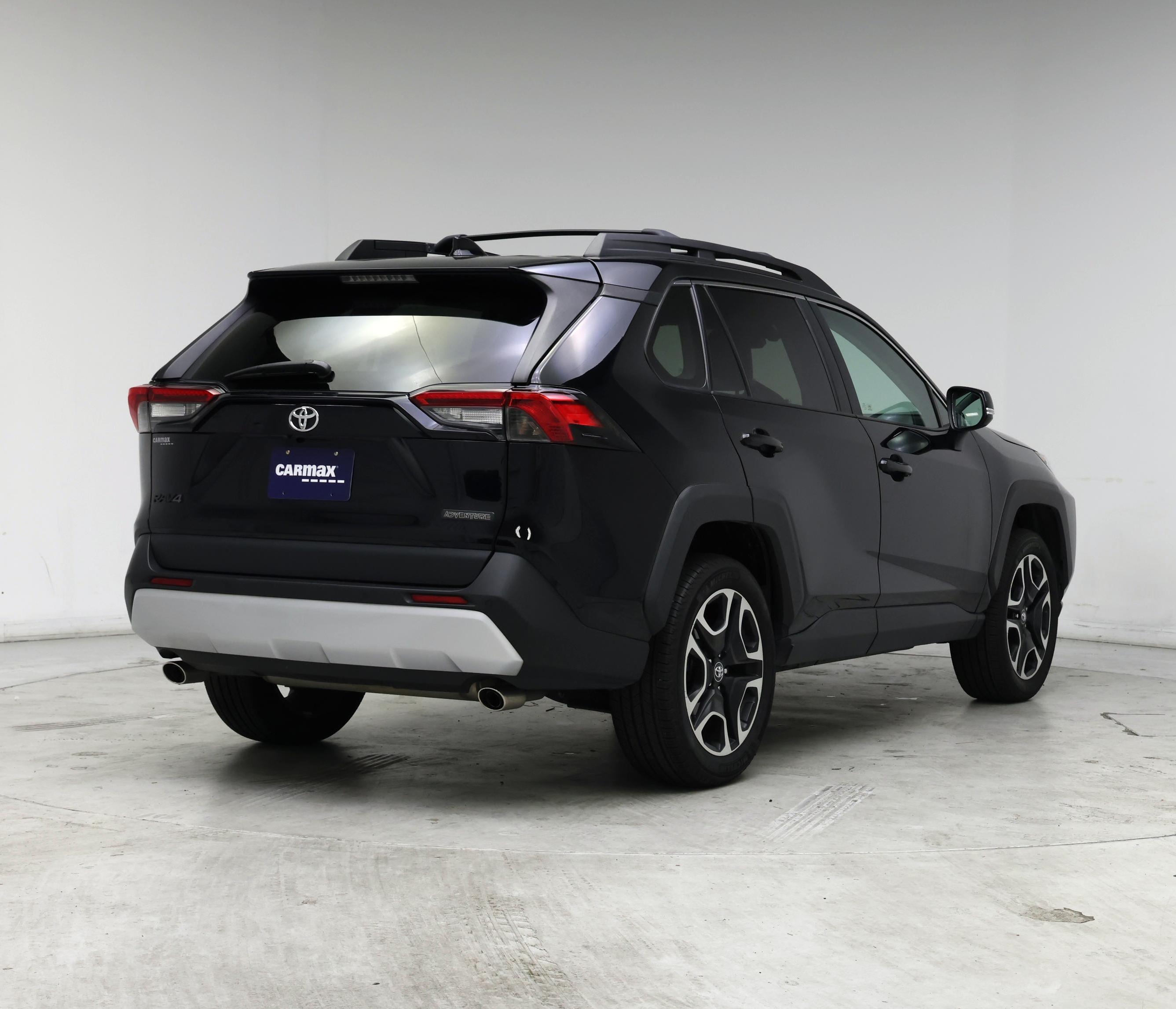 Thumbnail: 2019 Toyota RAV4 - 8
