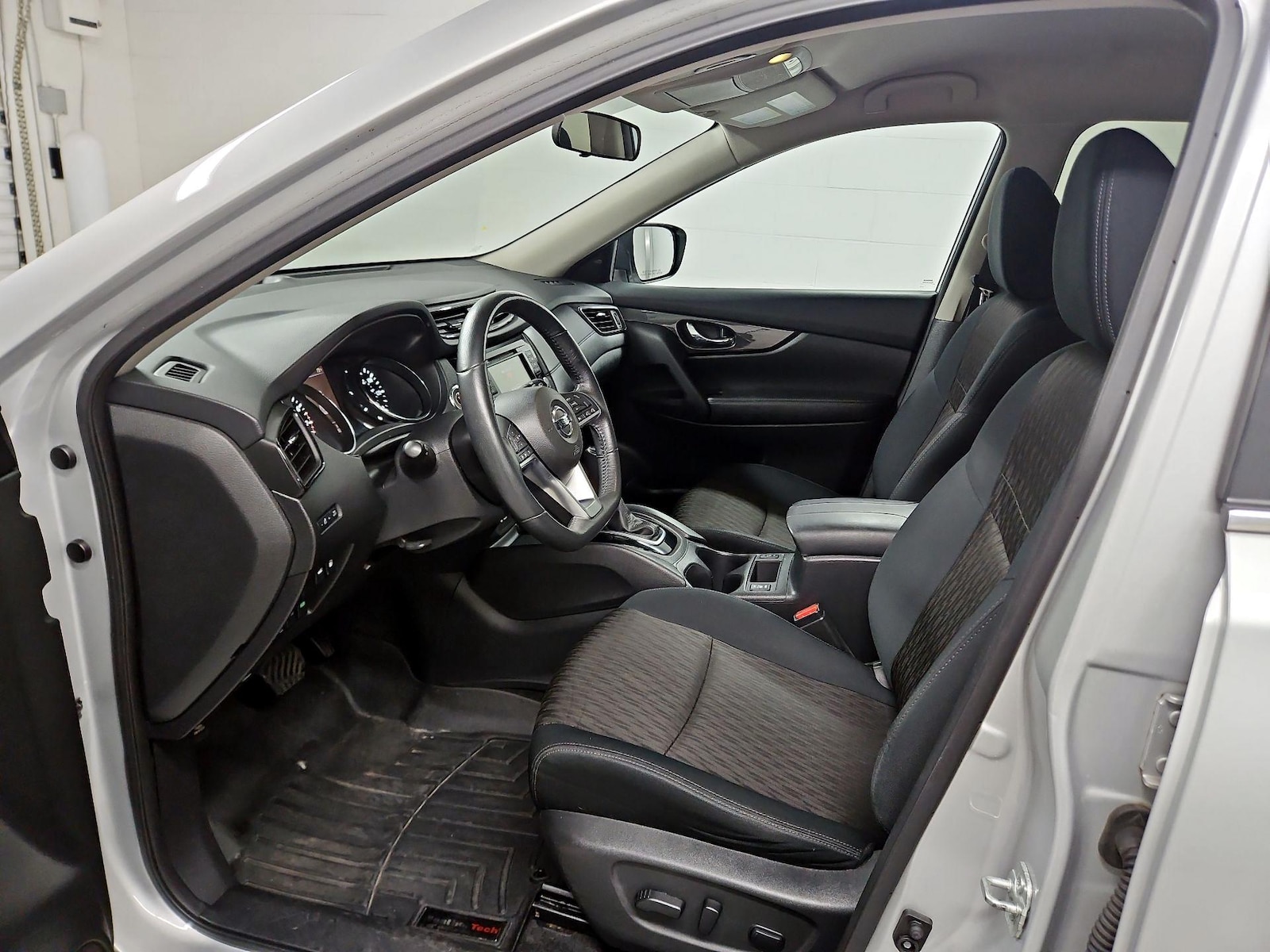 2018 Nissan Rogue SV - Photo 12