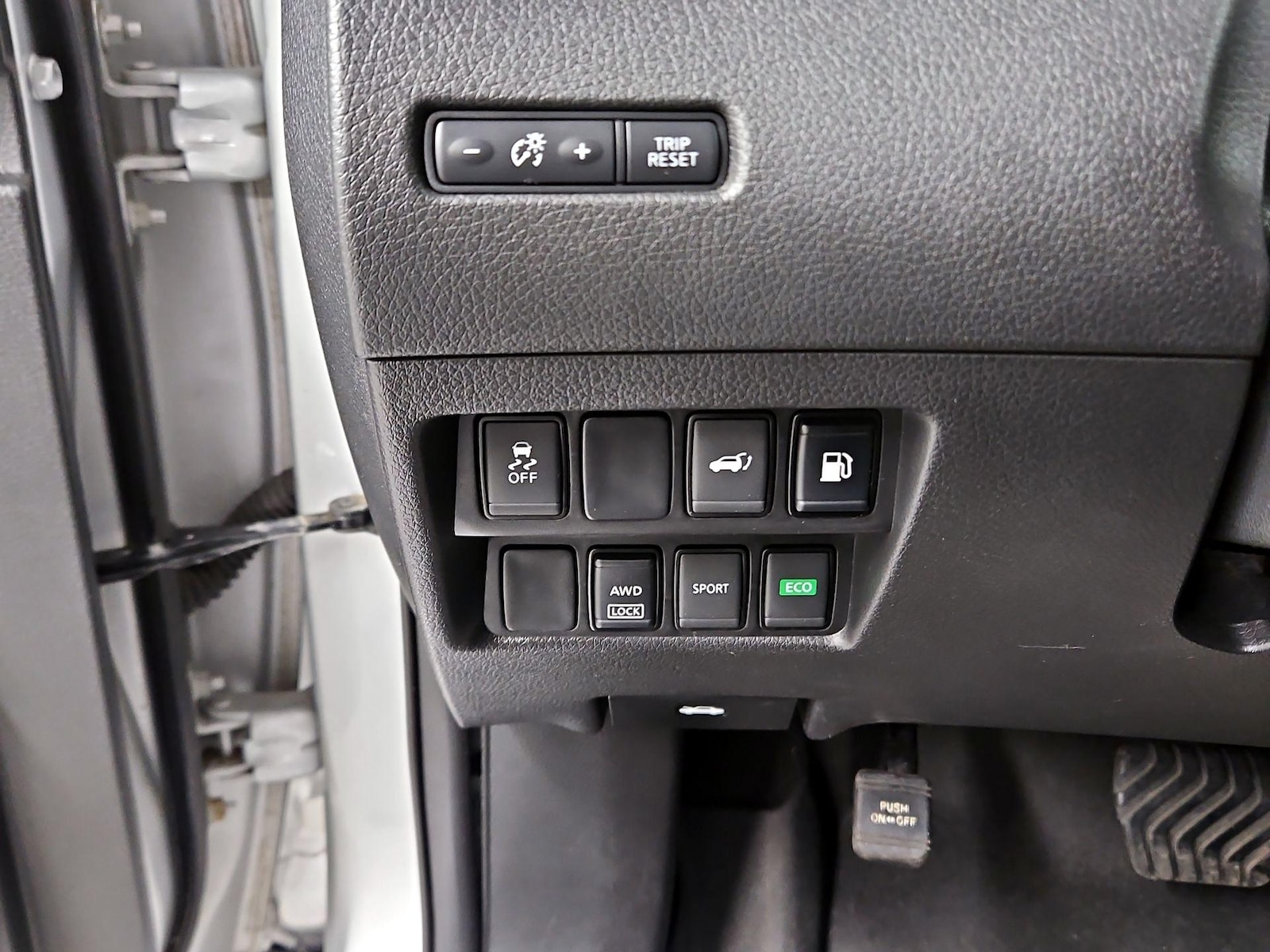 2018 Nissan Rogue SV - Photo 14