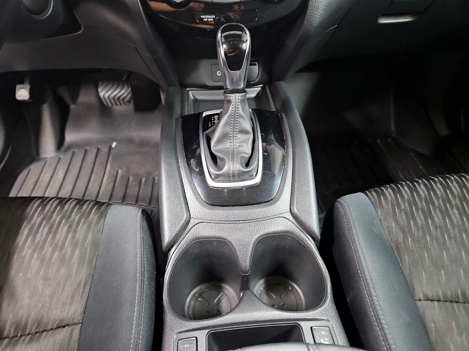 2018 Nissan Rogue SV - Photo 18