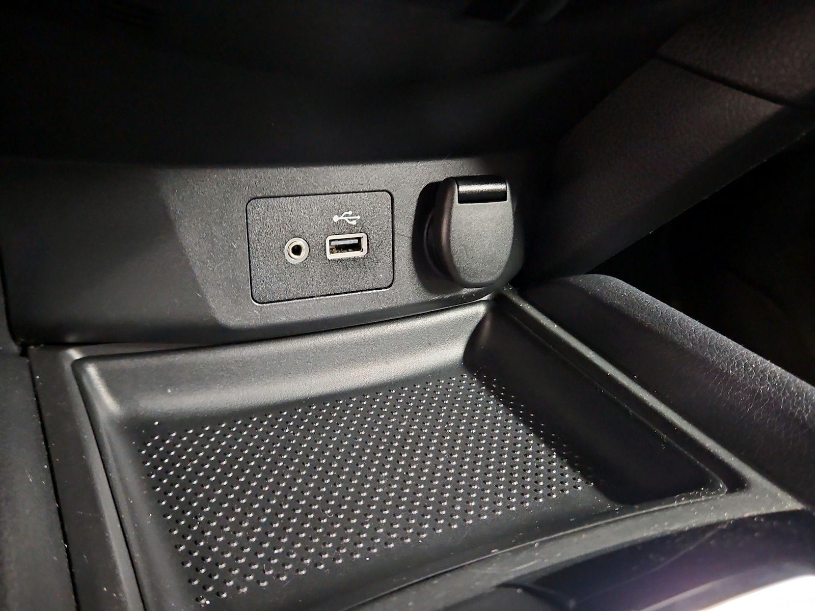 2018 Nissan Rogue SV - Photo 19