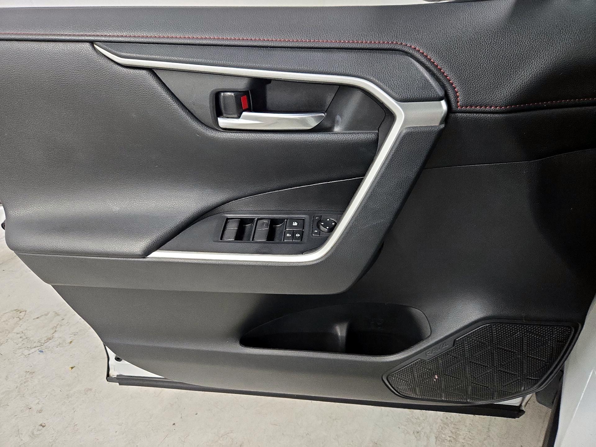 Thumbnail: 2021 Toyota RAV4 - 12