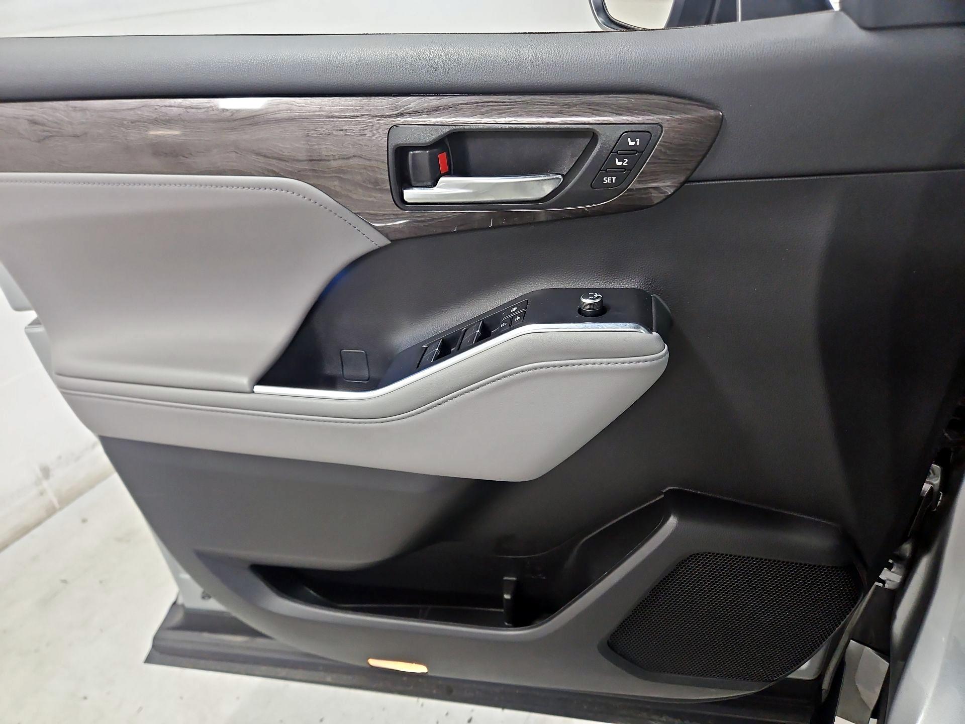 Thumbnail: 2022 Toyota Highlander - 12