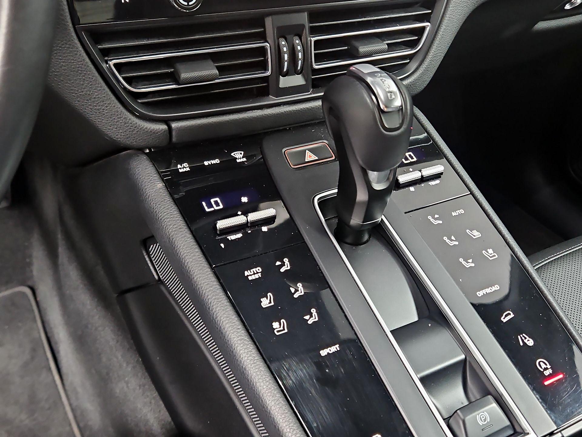 Thumbnail: 2022 Porsche Macan - 17