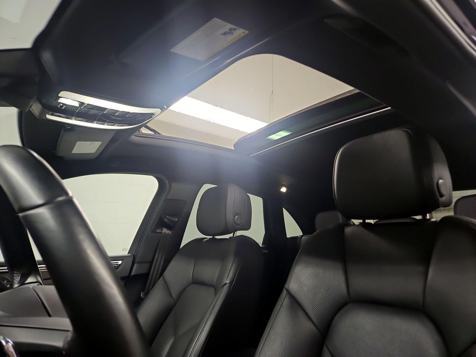 Thumbnail: 2022 Porsche Macan - 20
