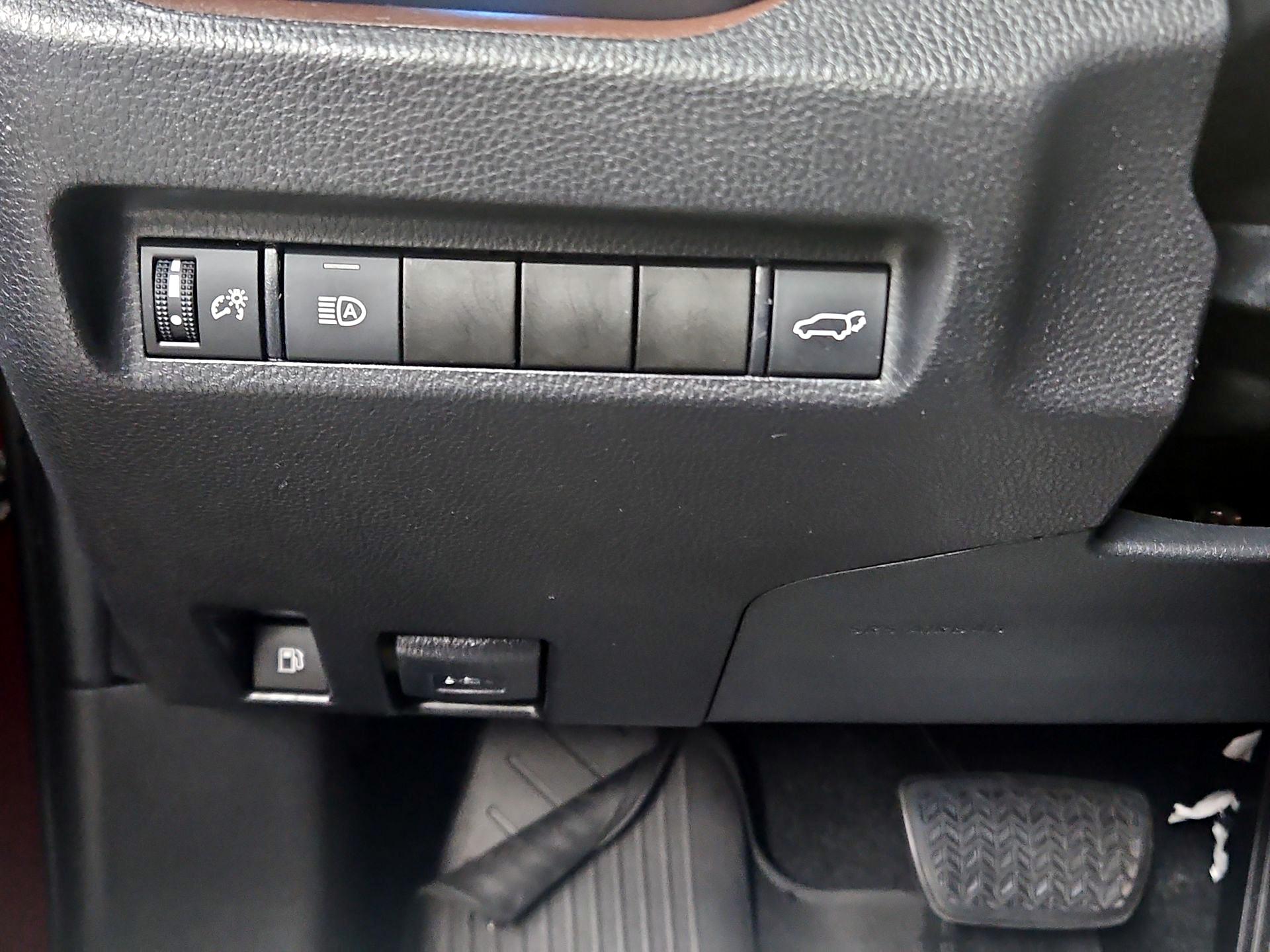 Thumbnail: 2020 Toyota RAV4 - 13