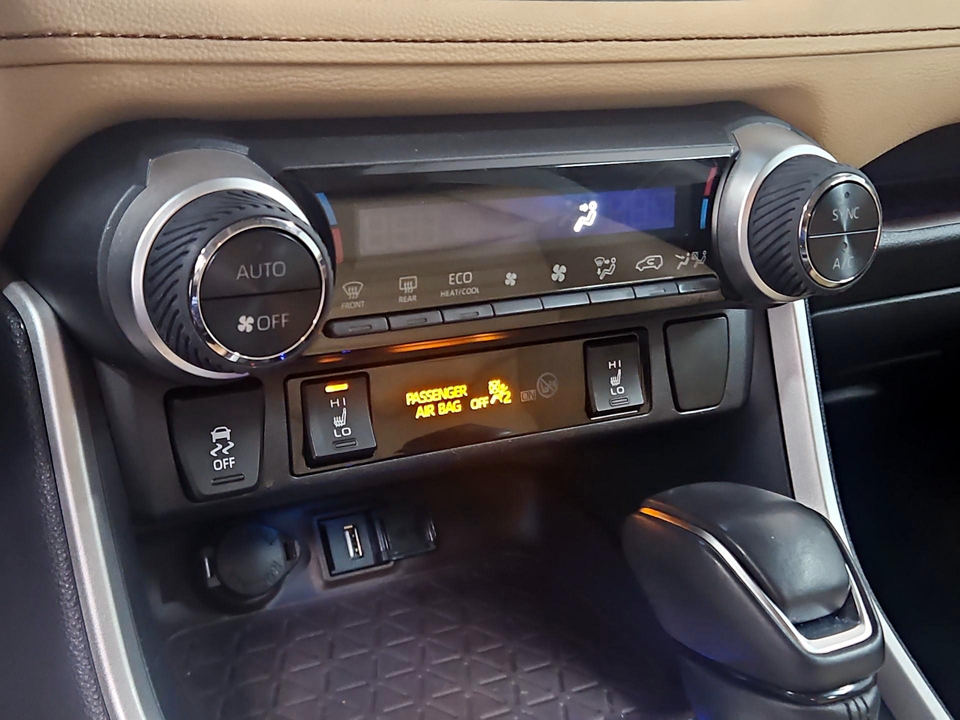 Thumbnail: 2020 Toyota RAV4 - 17