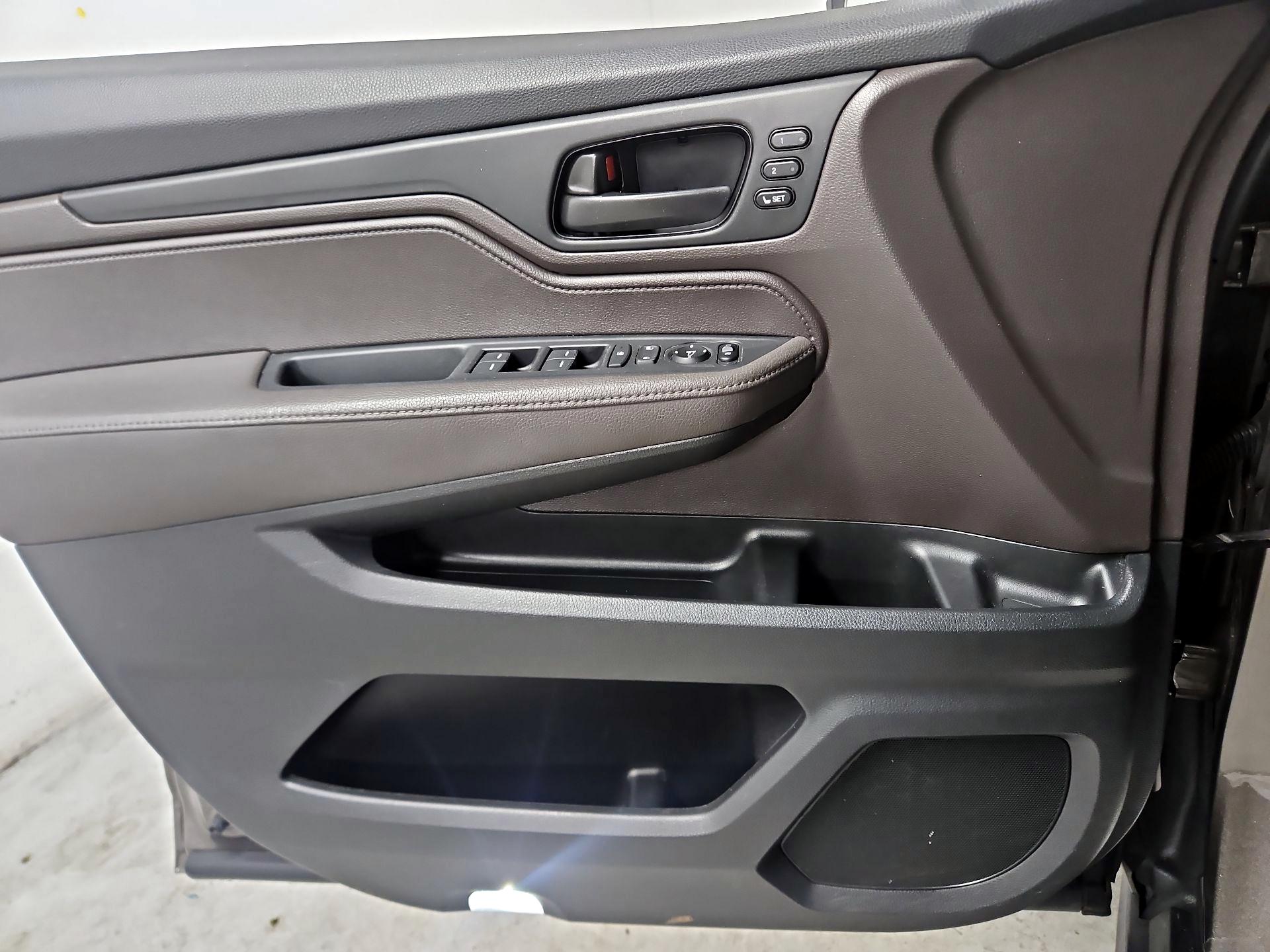 Thumbnail: 2018 Honda Odyssey - 12