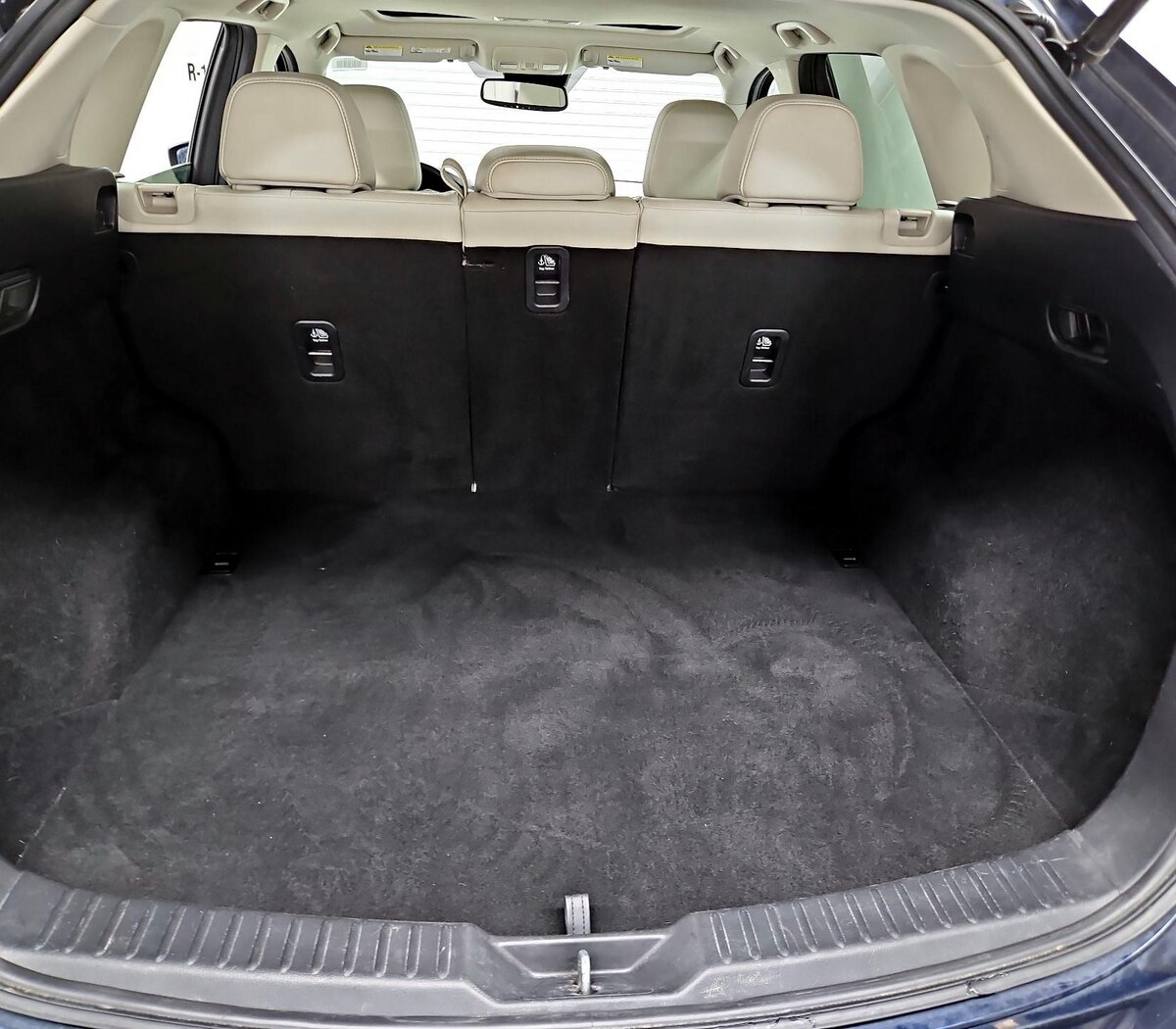 Trunk/Cargo (Seats Up)