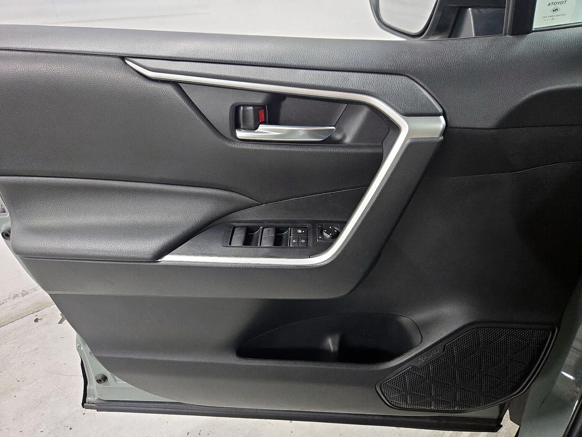 Thumbnail: 2021 Toyota RAV4 - 12