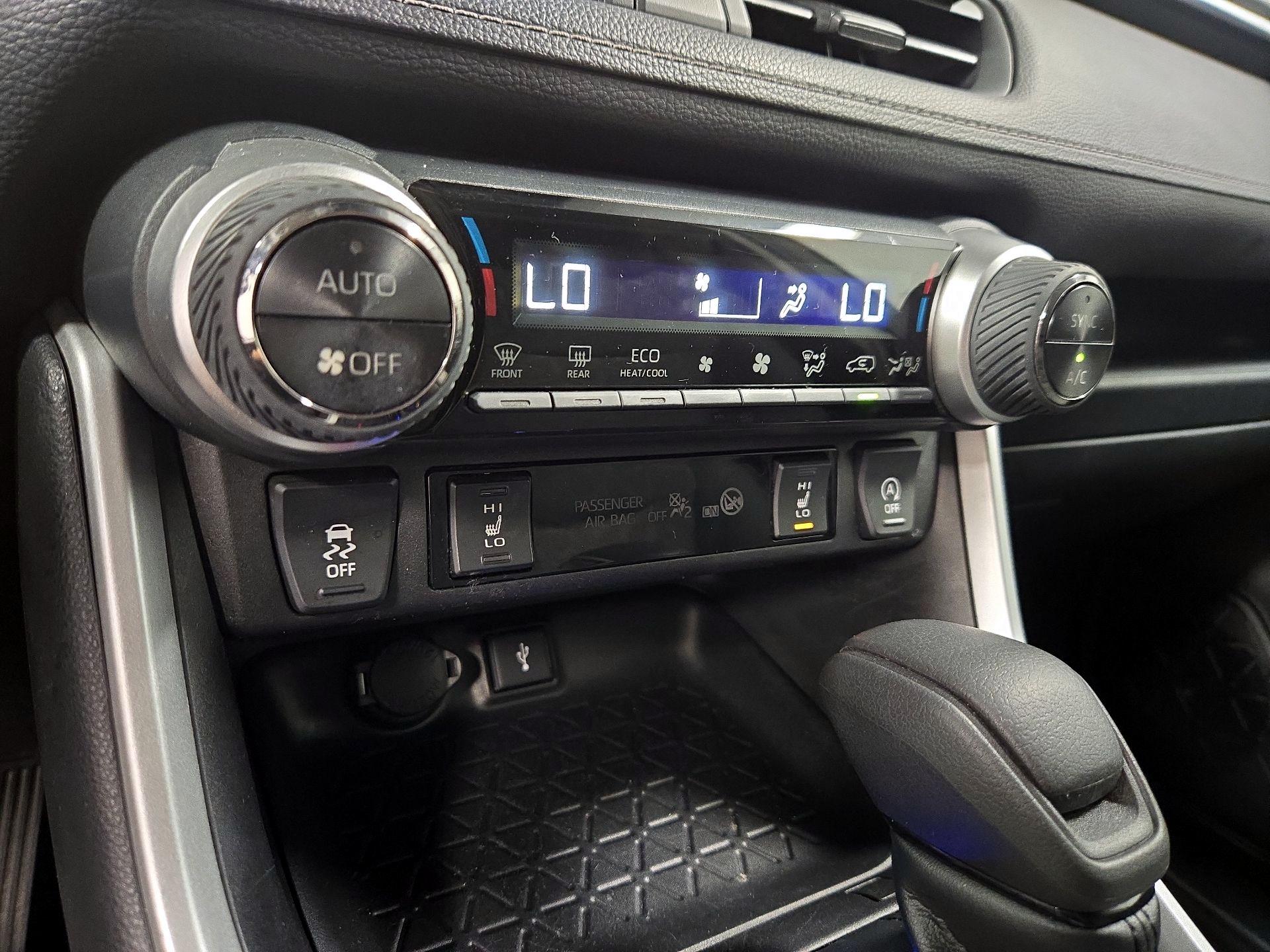 Thumbnail: 2021 Toyota RAV4 - 16