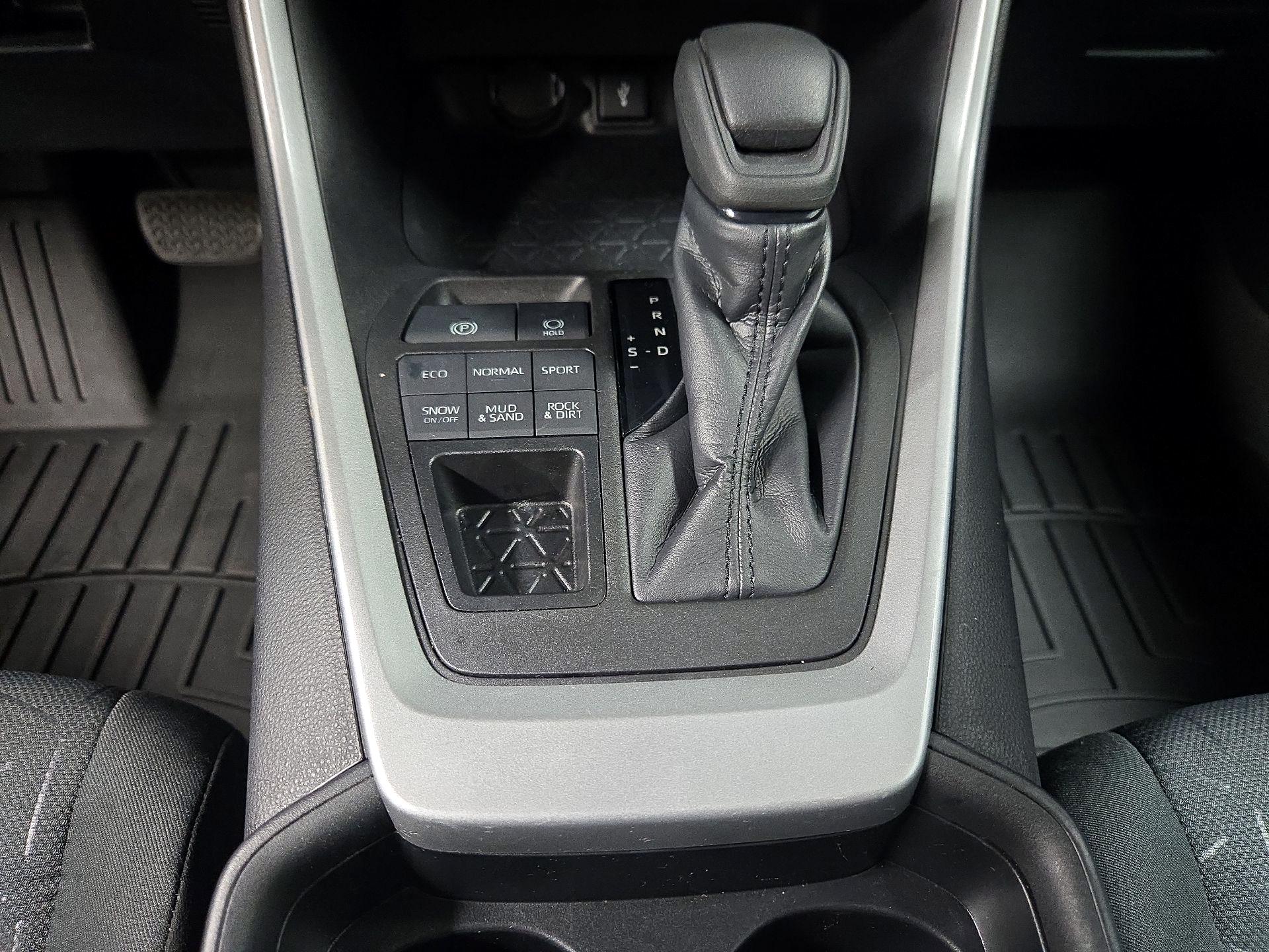Thumbnail: 2021 Toyota RAV4 - 17
