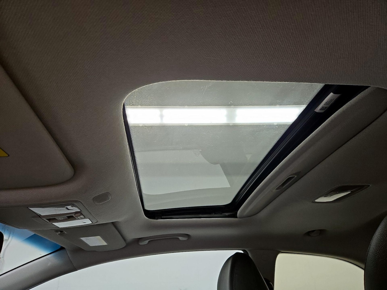 Sunroof(s) & Overhead Airbags