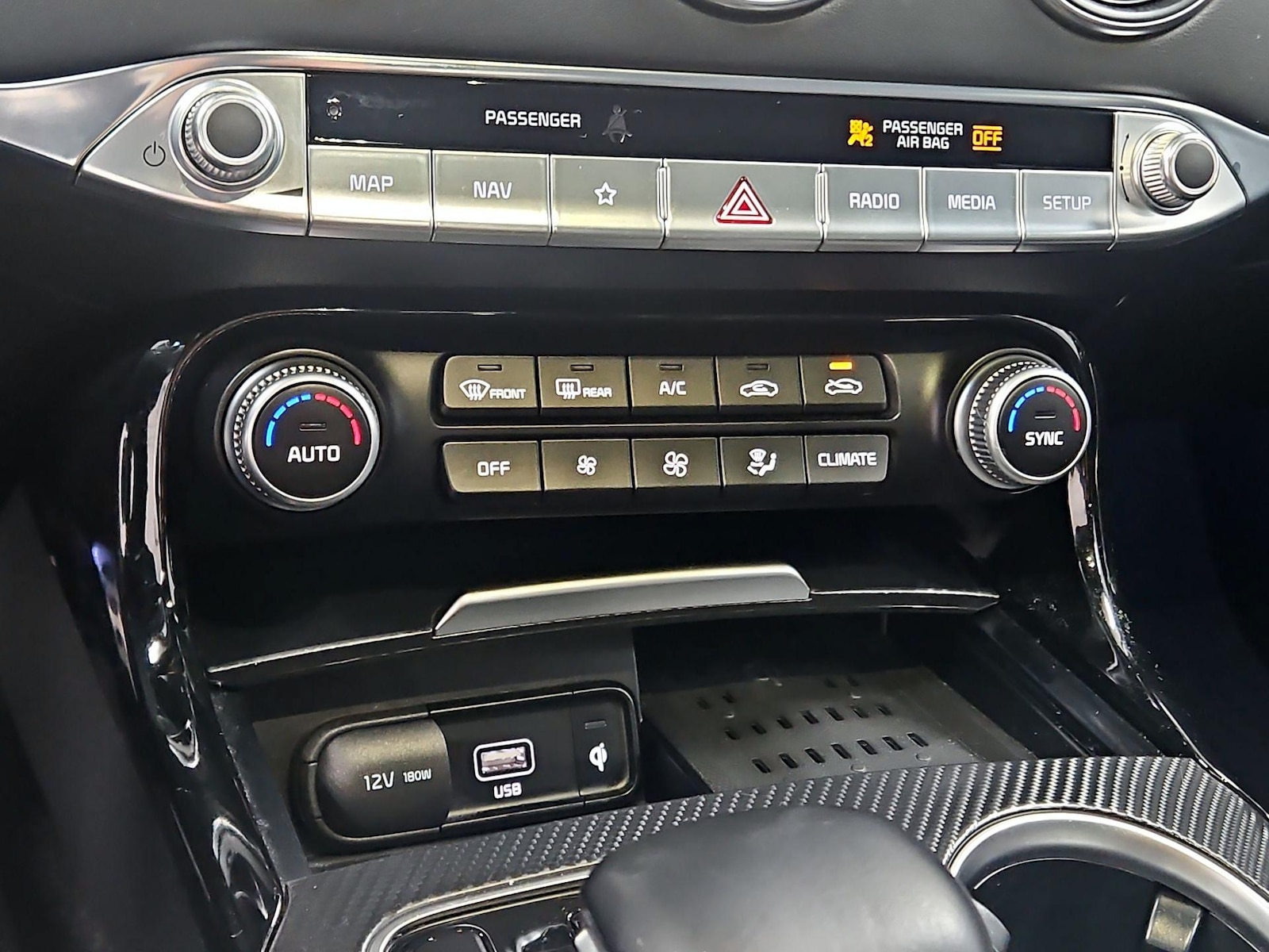 2022 Kia Stinger GT2 - Photo 18