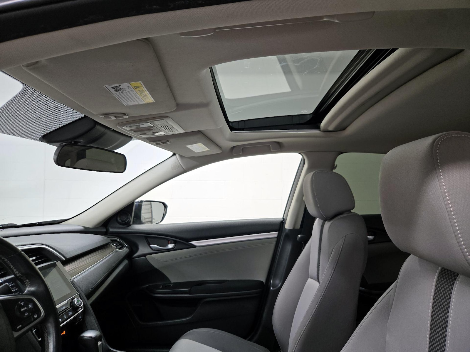 Sunroof(s) & Overhead Airbags