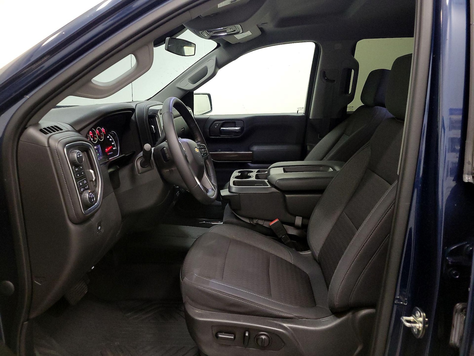 2020 Chevrolet Silverado 1500 LT - Photo 10